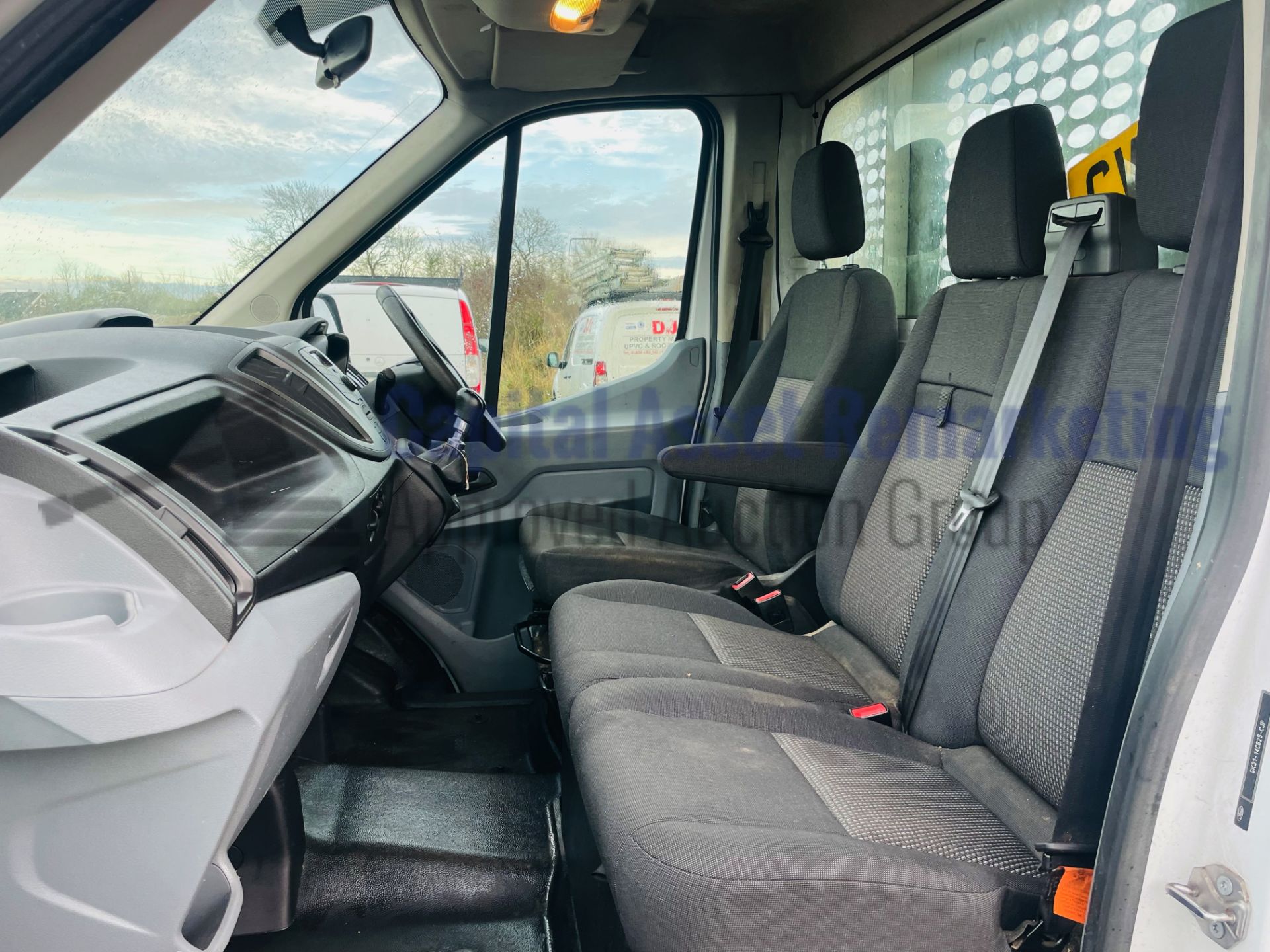 FORD TRANSIT 130 T350 *L4 - XLWB DROPSIDE TRUCK* (2018 - EURO 6) '6 SPEED' (1 OWNER) *TAIL-LIFT* - Image 22 of 44