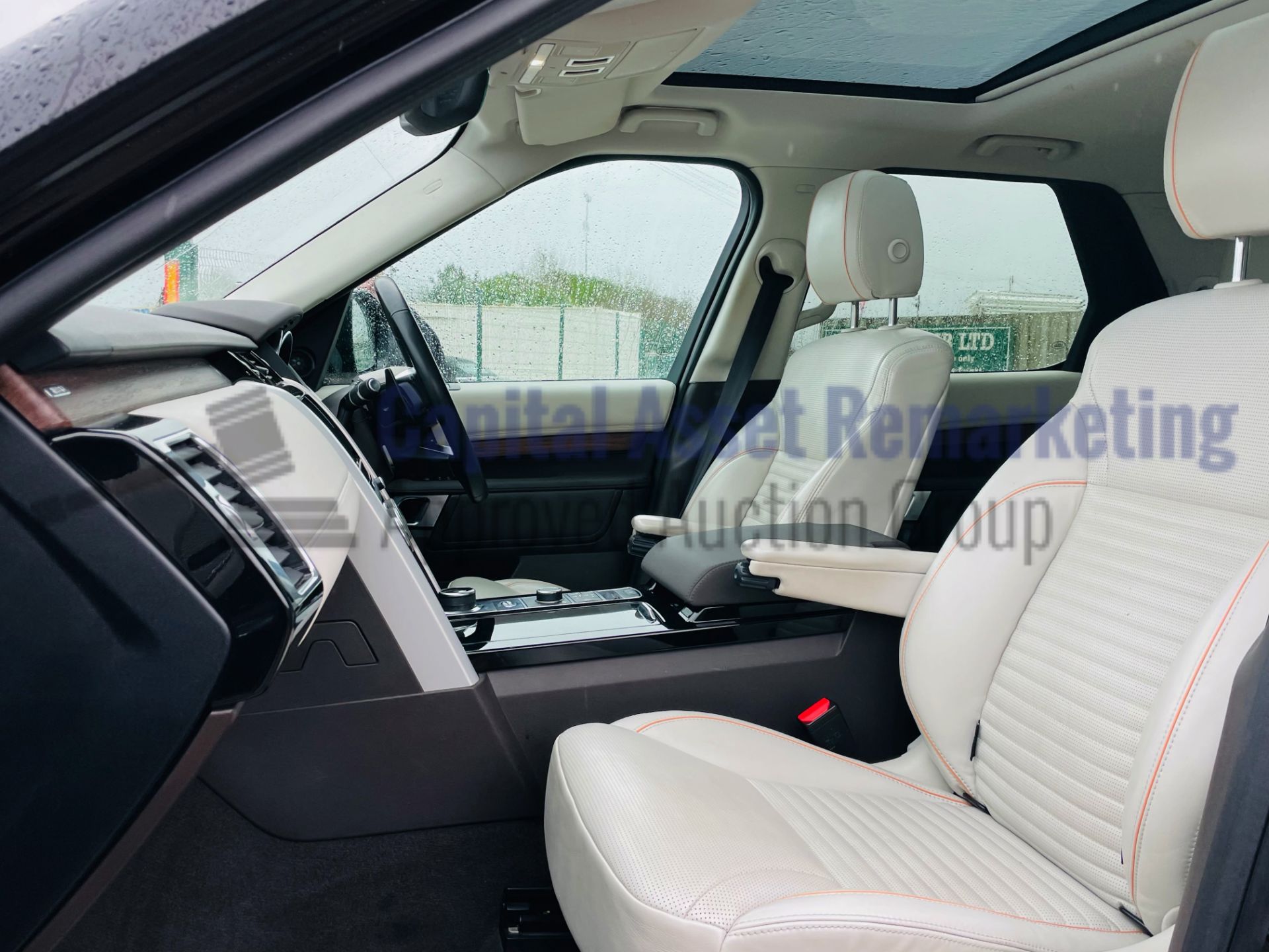 LAND ROVER DISCOVERY 5 *HSE EDITION* 7 SEATER SUV (2017 EURO 6) 8 SPEED AUTO - PAN ROOF *HUGE SPEC* - Image 26 of 64