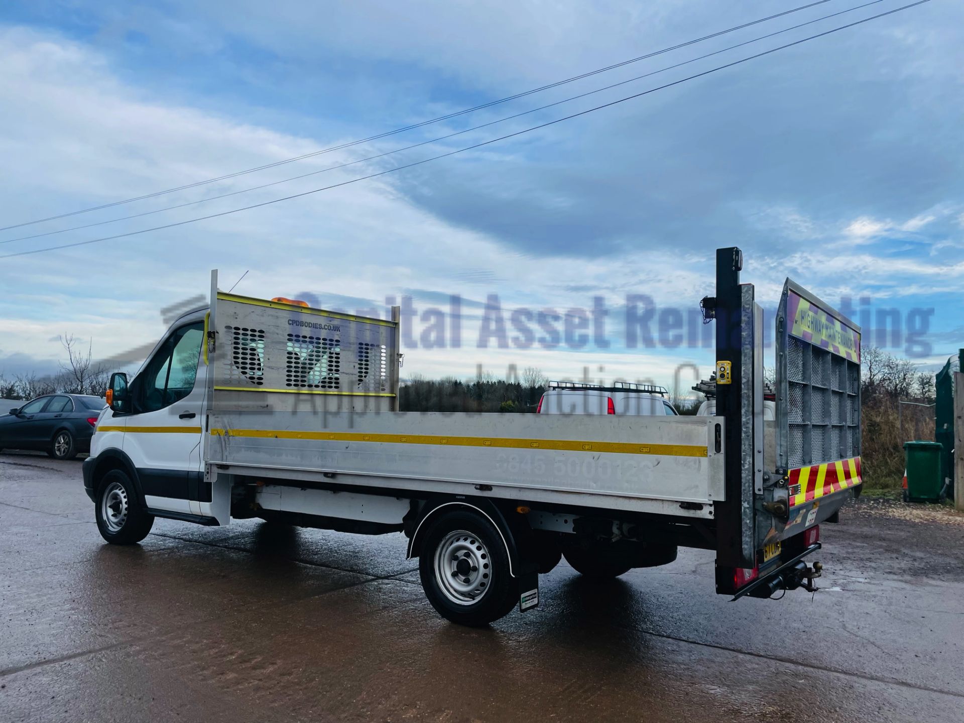 FORD TRANSIT 130 T350 *L4 - XLWB DROPSIDE TRUCK* (2018 - EURO 6) '6 SPEED' (1 OWNER) *TAIL-LIFT* - Image 5 of 44