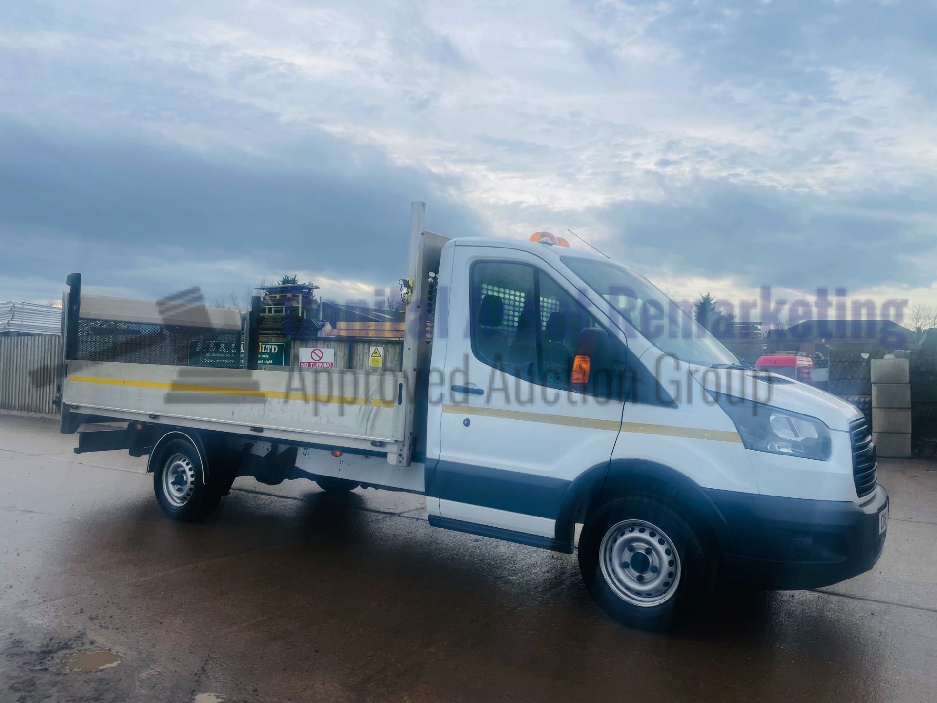 FORD TRANSIT 130 T350 *L4 - XLWB DROPSIDE TRUCK* (2018 - EURO 6) '6 SPEED' (1 OWNER) *TAIL-LIFT* - Image 11 of 44