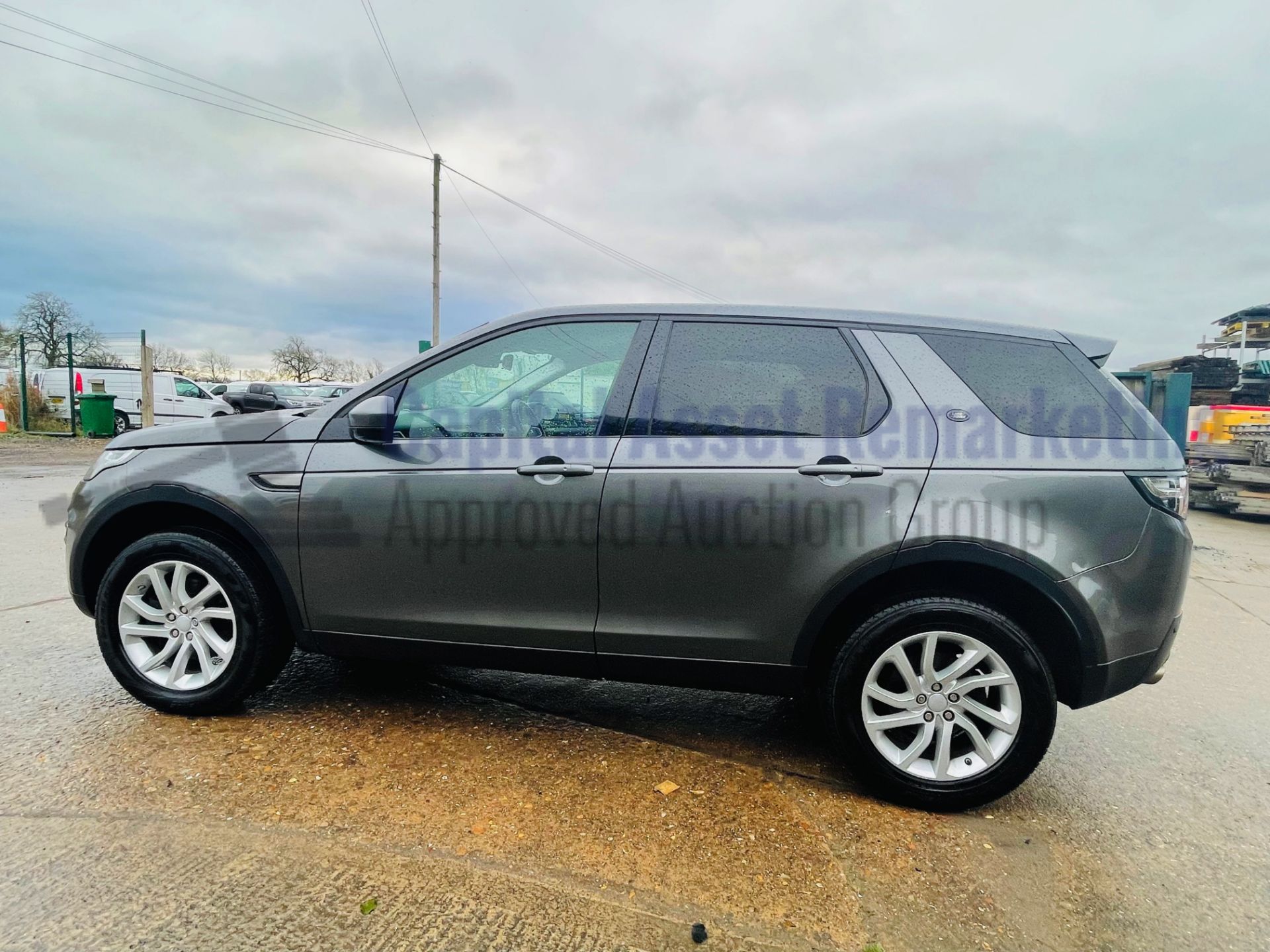 (On Sale) LAND ROVER DISCOVERY SPORT *SE TECH* 7 SEATER SUV (2017 - EURO 6) '2.0 TD4 - STOP/START' - Image 8 of 55