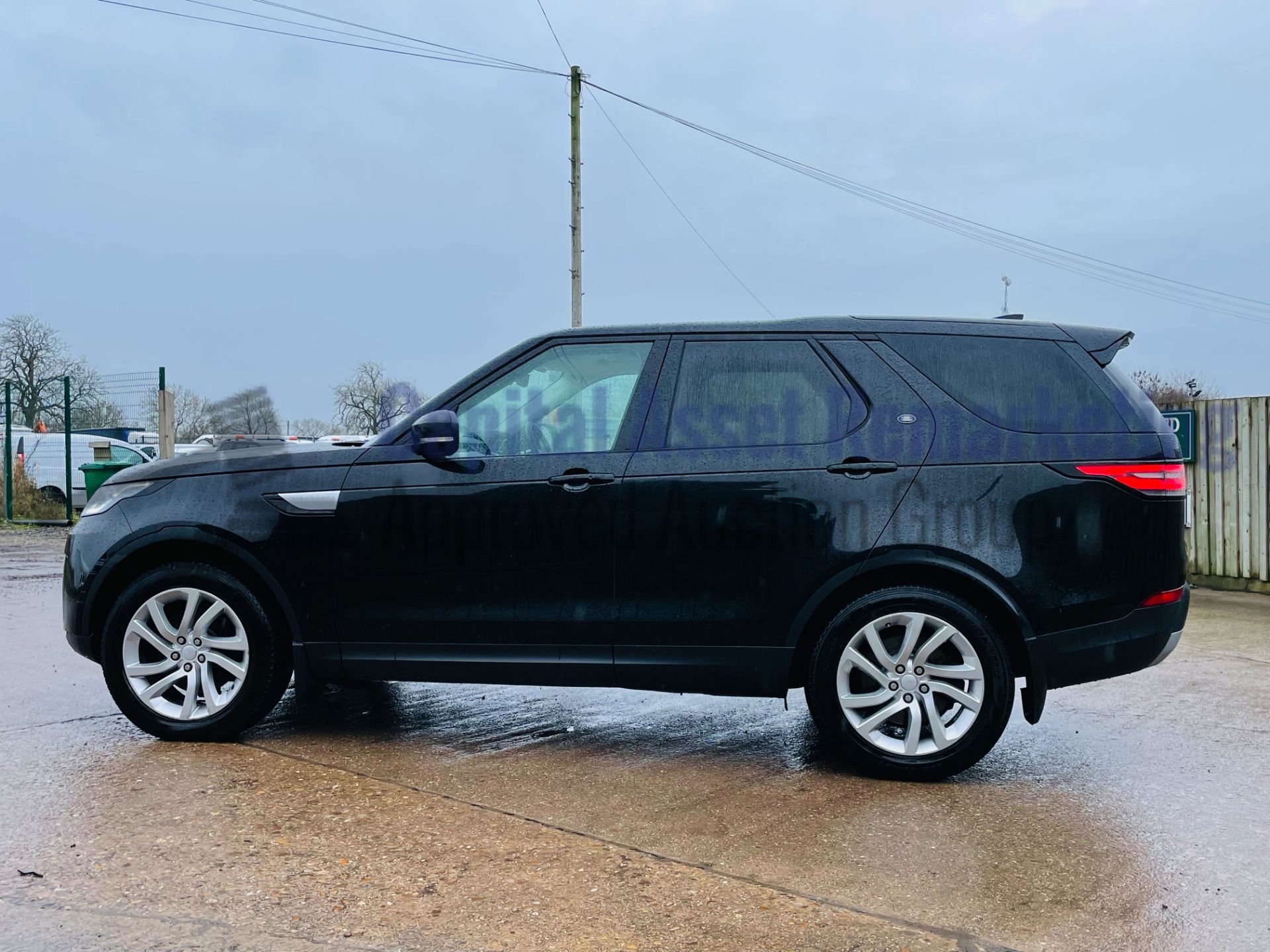 LAND ROVER DISCOVERY 5 *HSE EDITION* 7 SEATER SUV (2017 EURO 6) 8 SPEED AUTO - PAN ROOF *HUGE SPEC* - Image 8 of 64