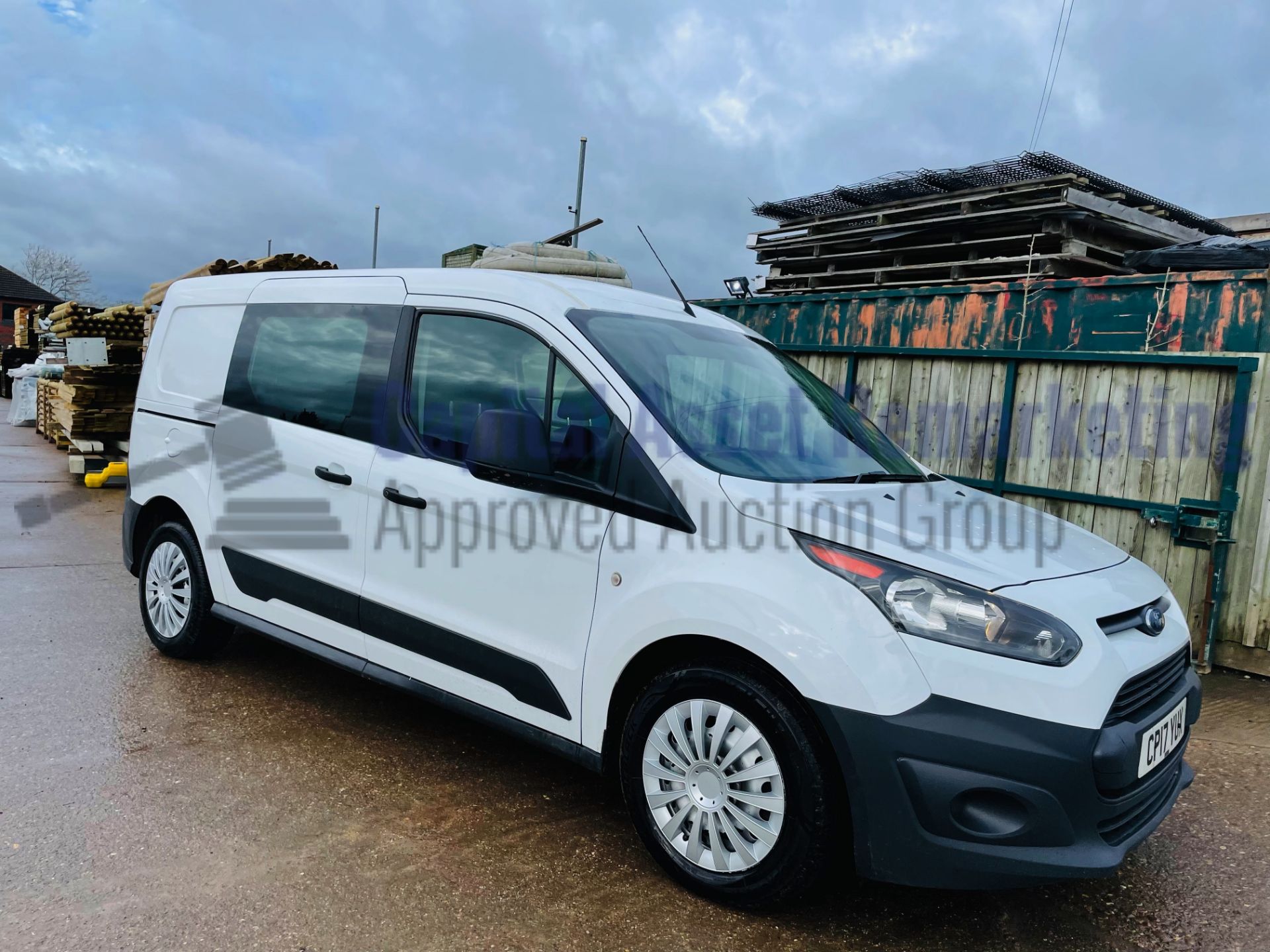 (On Sale) FORD TRANSIT CONNECT 100 T230 *LWB - 5 SEATER CREW VAN* (2017 - EURO 6) *U-LEZ* (1 OWNER) - Image 2 of 40