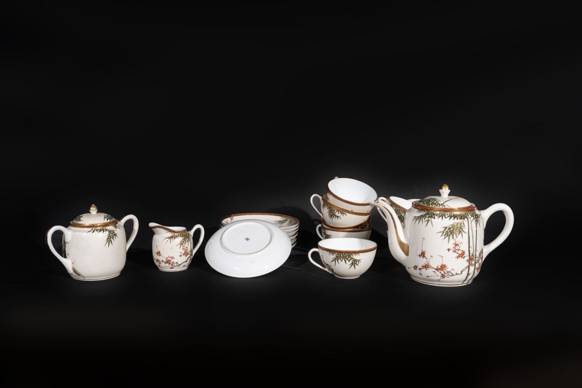 ARTE GIAPPONESE A white porcelain eight cover tea service Japan, 19th century . - Image 3 of 12