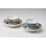 Arte Cinese A pair of porcelain export cups and dishes China, Qing dynasty, 18th century .