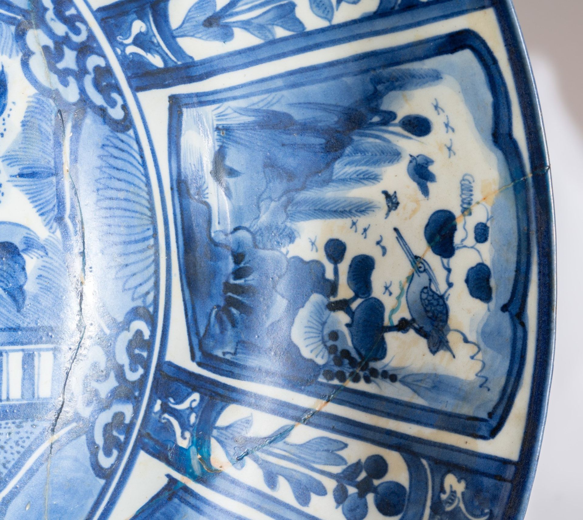 ARTE GIAPPONESE A large blue and white arita porcelain tray painted with vegetal motifs and charact - Image 4 of 5
