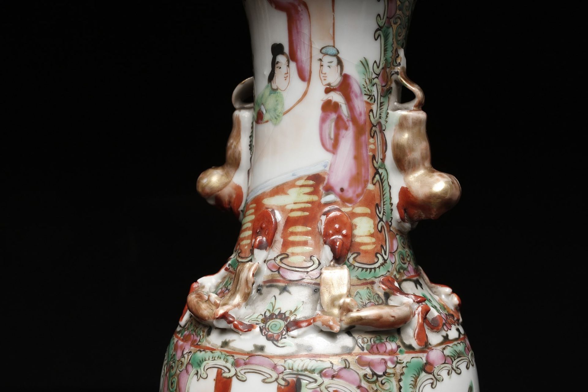Arte Cinese Two Canton porcelain vases China, 19th century . - Bild 2 aus 3