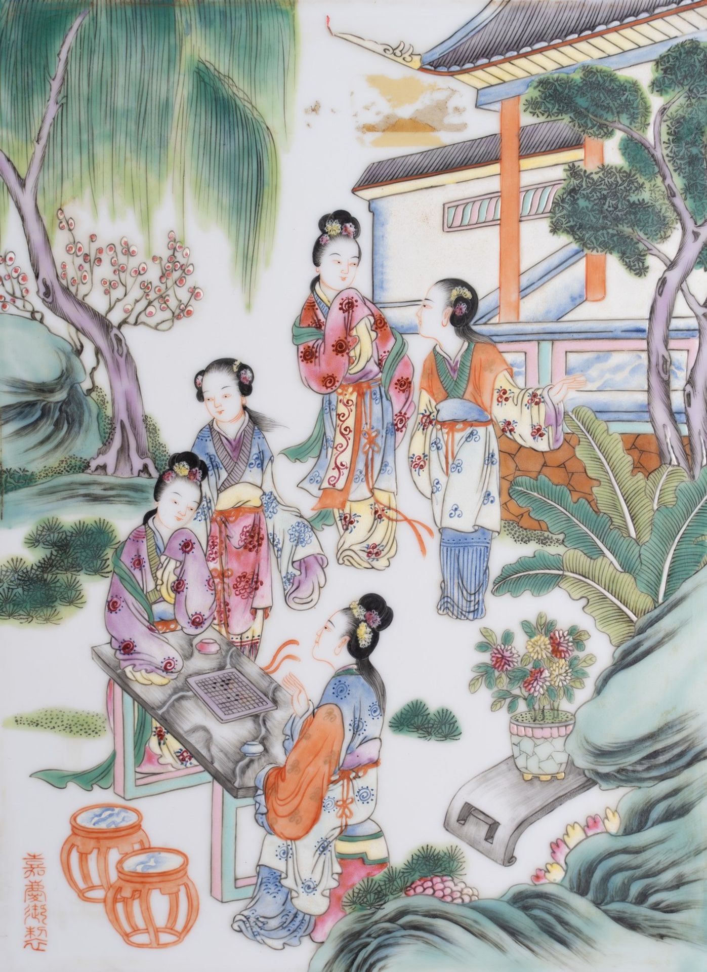 Arte Cinese A famille rose porcelain plaque painted with ladies at leisure in garden China, Qing dy