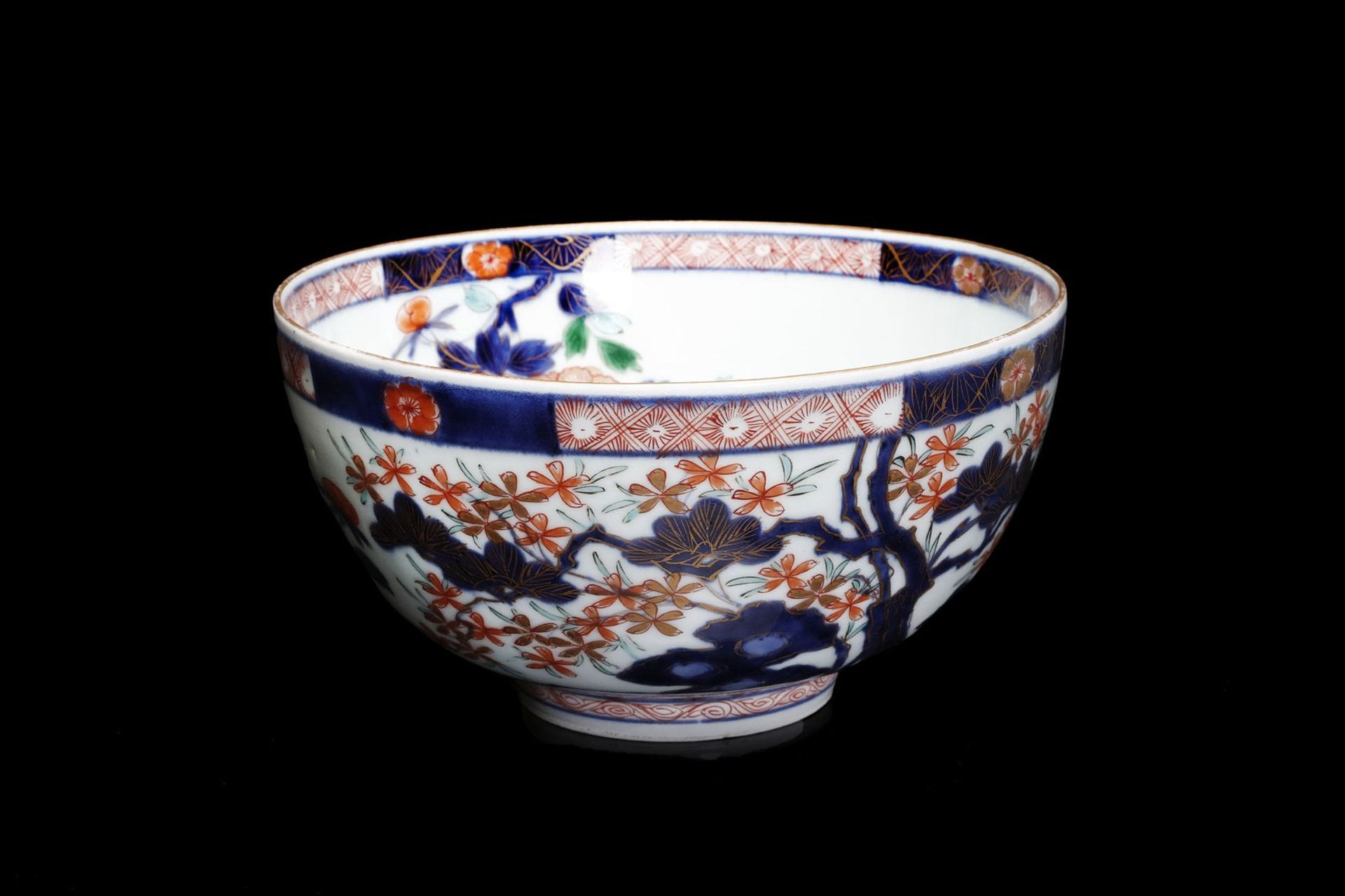 ARTE GIAPPONESE An Imari porcelain bowl. Marked at the base.Japan, 19th century .