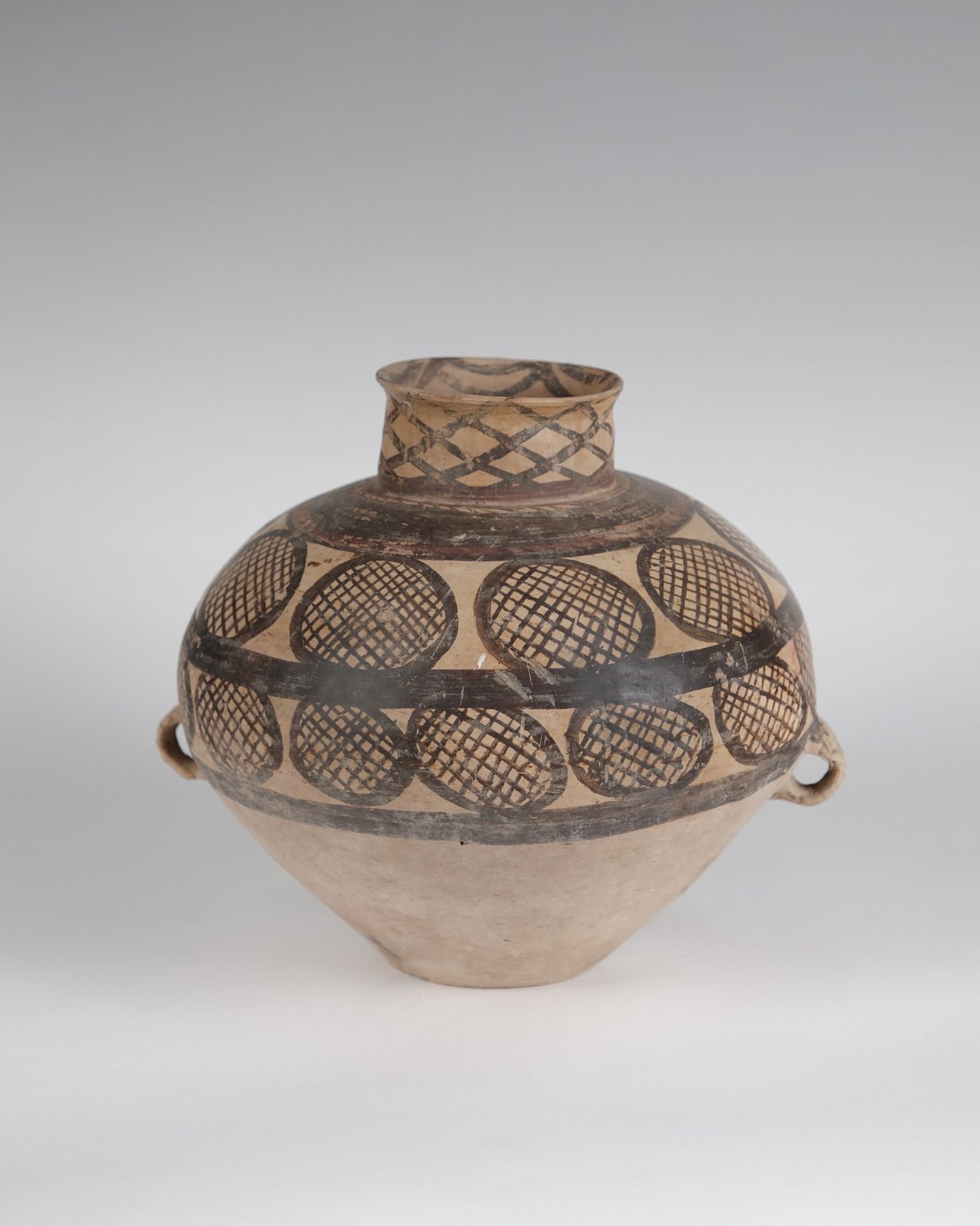 Arte Cinese A pottery jar decorated with geometric patternChina, Neolithic period, Mijiayao Culture