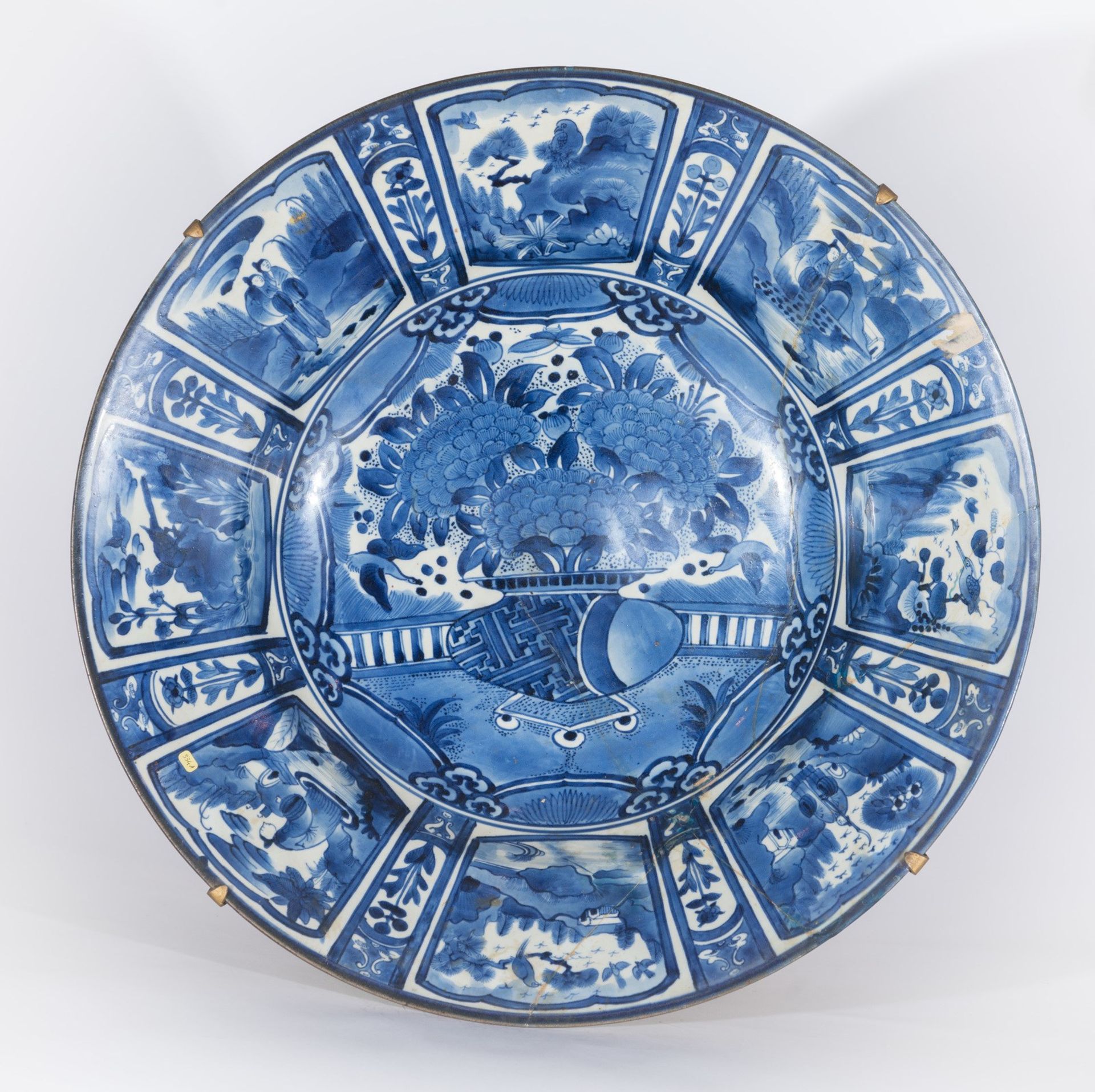 ARTE GIAPPONESE A large blue and white arita porcelain tray painted with vegetal motifs and charact