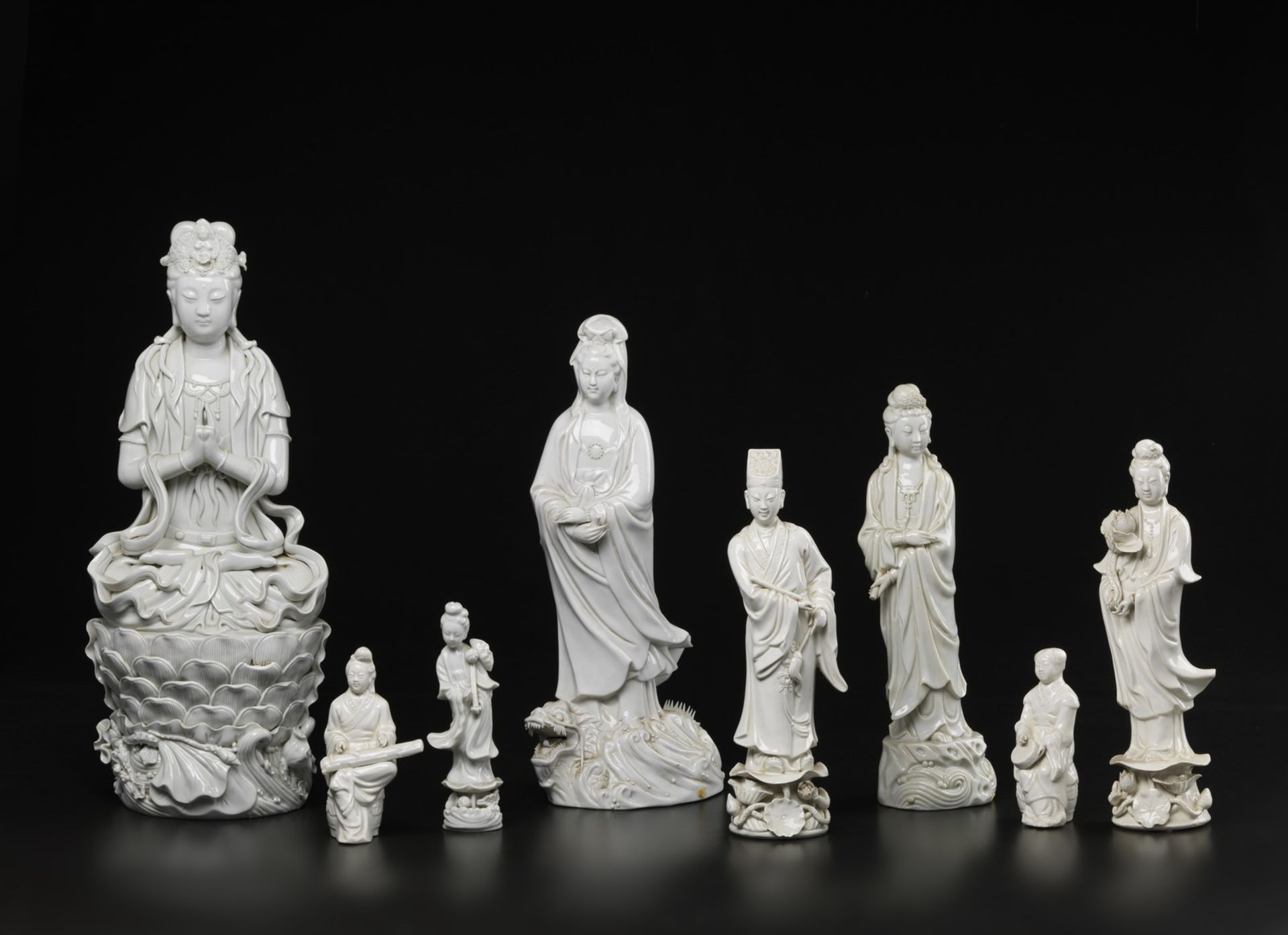 Arte Cinese Group of eight Blanc de Chine porcelain figures China, 19th-20th century . - Bild 2 aus 11