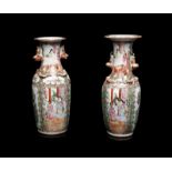 Arte Cinese Two Canton porcelain vases China, 19th century .