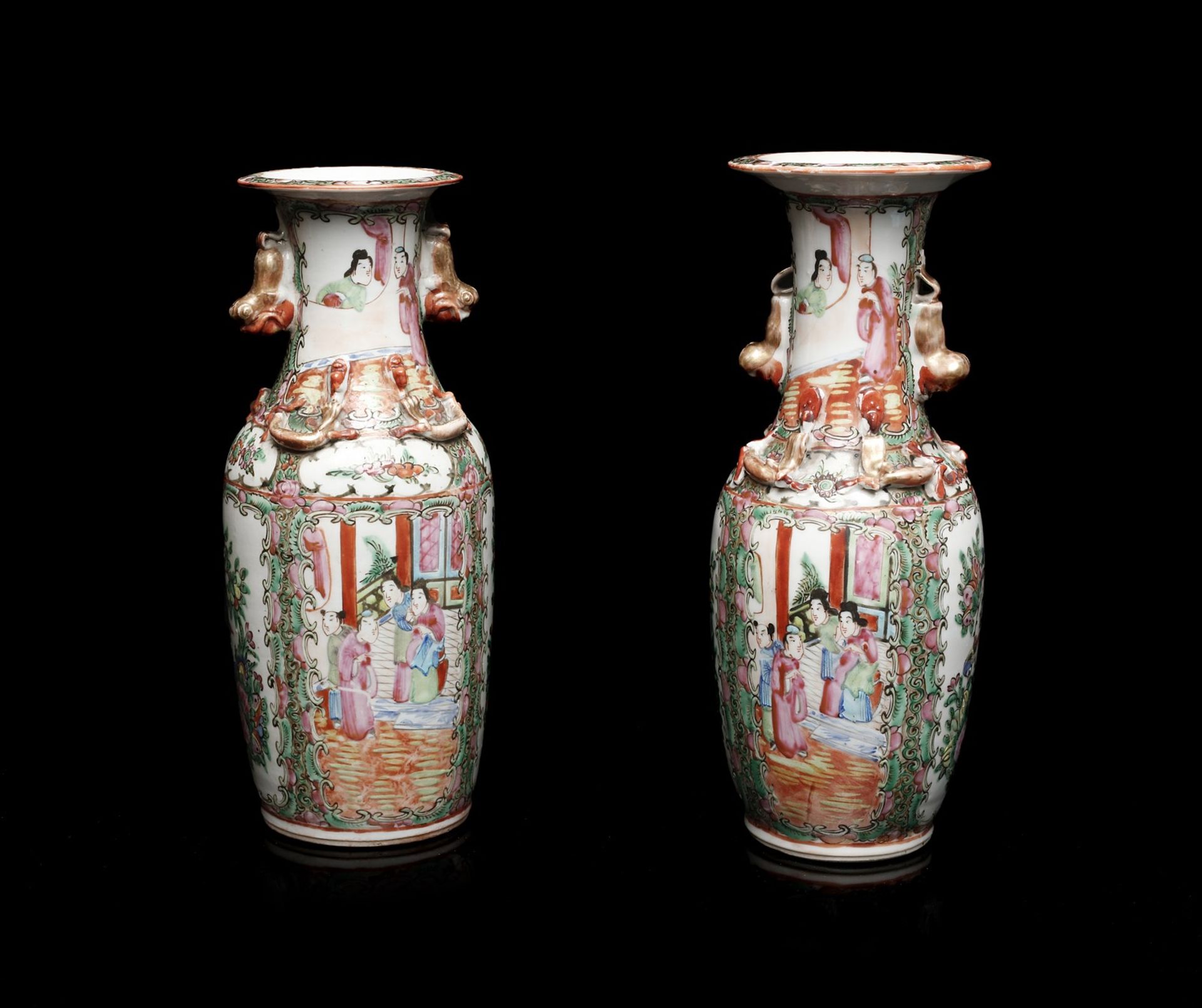 Arte Cinese Two Canton porcelain vases China, 19th century .