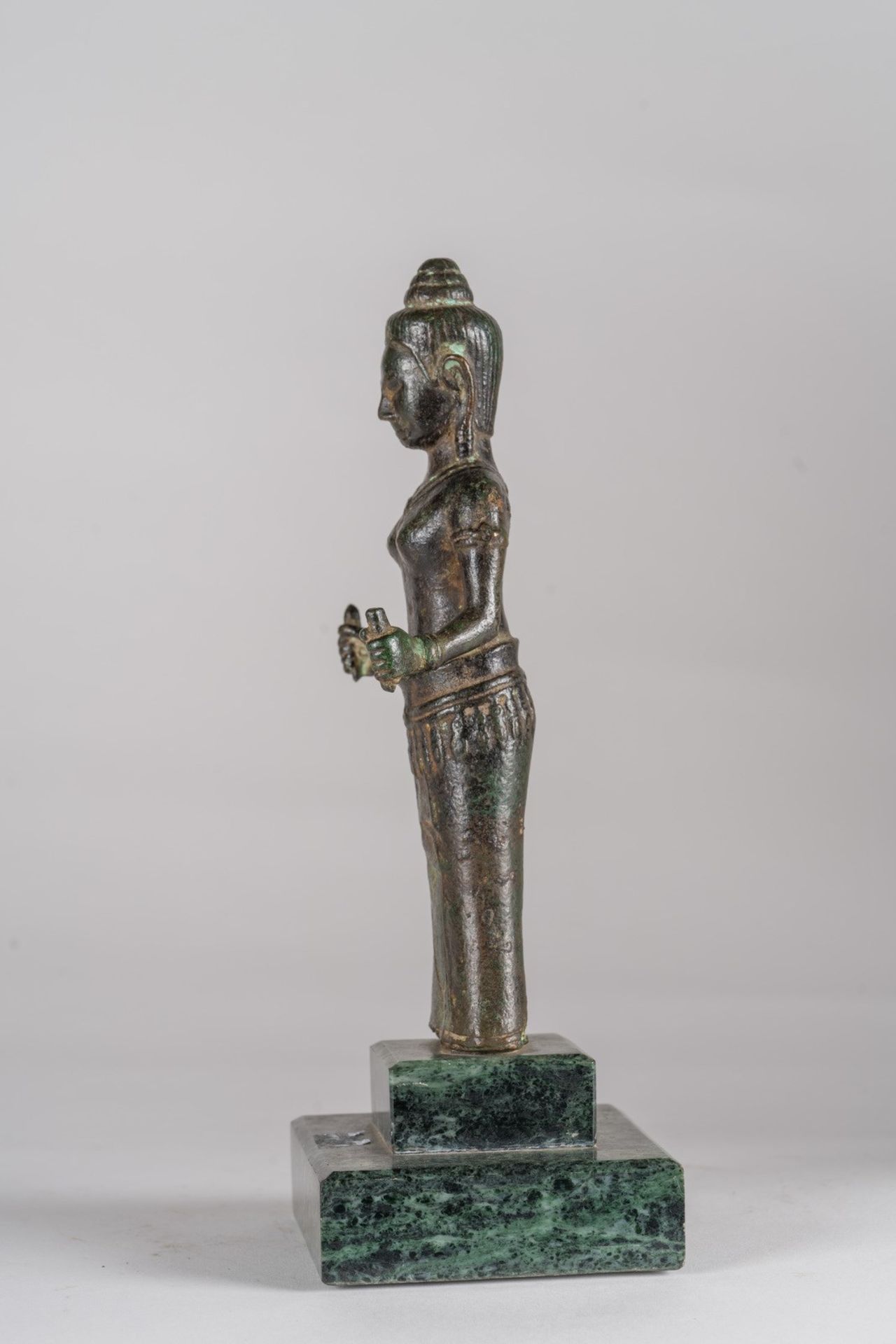 Arte Sud-Est Asiatico A bronze female deity figure Vietnam, Champa art, 12th century . - Bild 5 aus 6