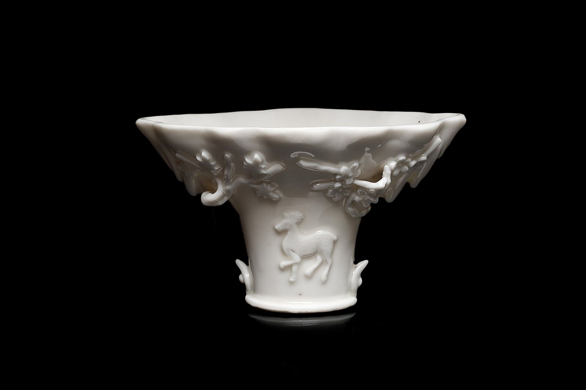 Arte Cinese A blanc de Chine libation cup China, 19th century . - Bild 2 aus 4