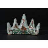 Arte Cinese A wucai porcelain brush rest painted with waves China, Ming dynasty .