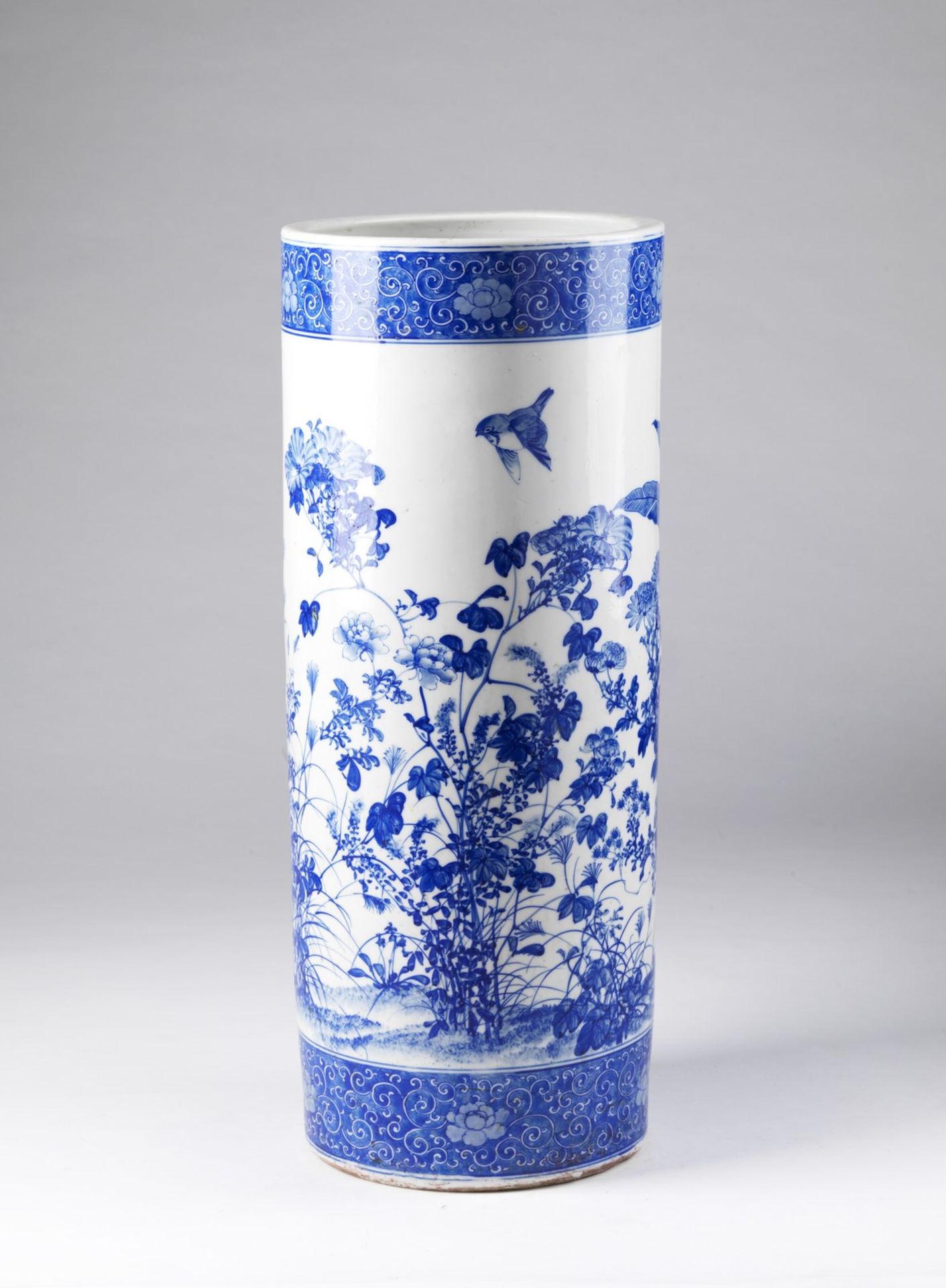 Arte Cinese A large bitong blue and white porcelain vase China, Qing, 19th century .