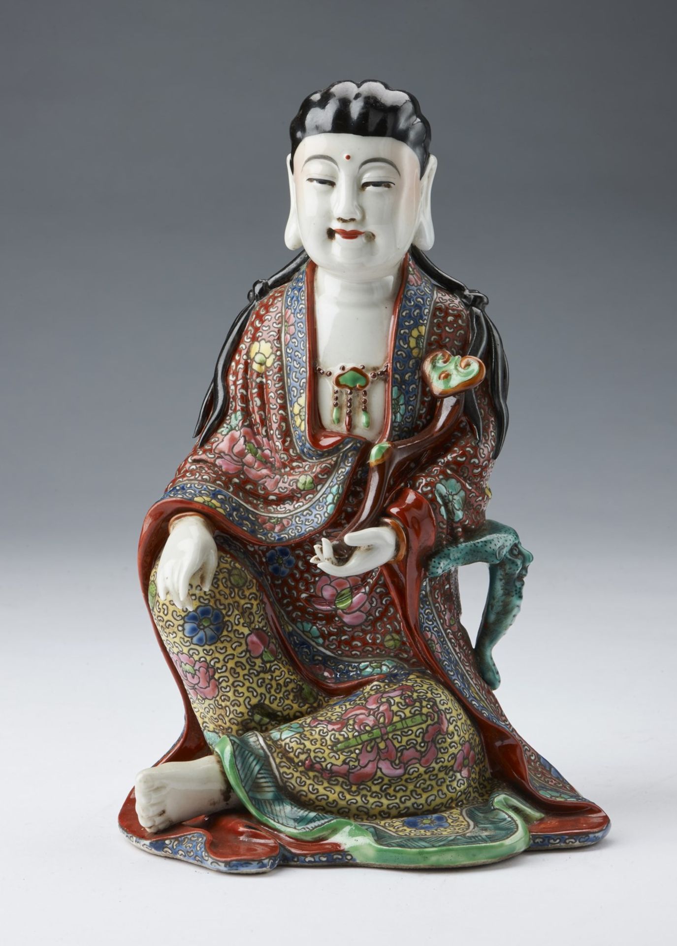 Arte Cinese A porcelain seated figure China, early 20th century . - Bild 2 aus 4