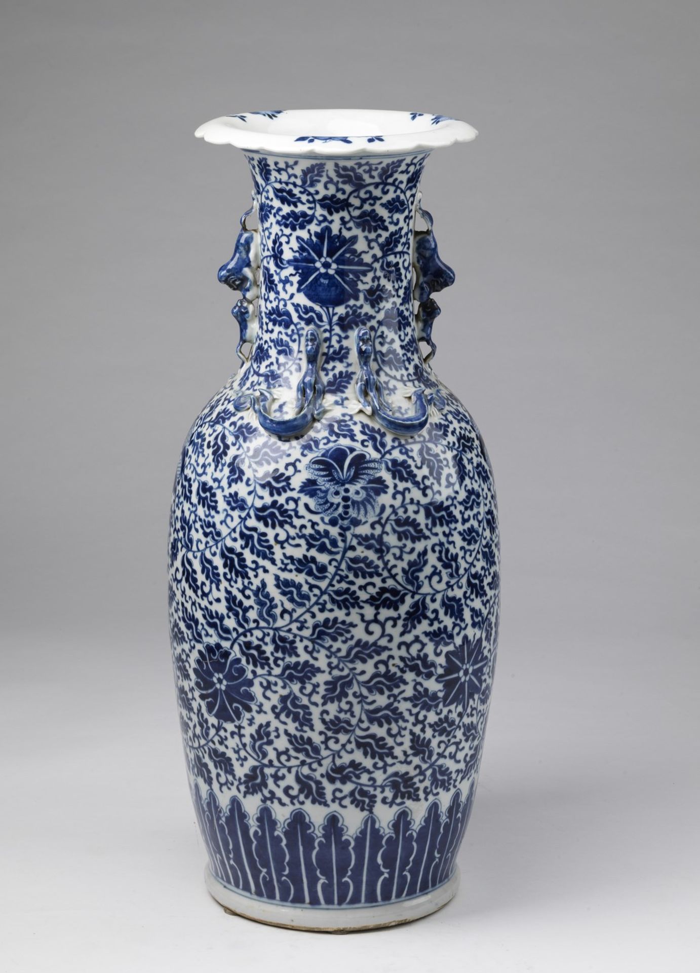 Arte Cinese A blue and white porcelain baluster vase painted with floral sprays China, 20th century