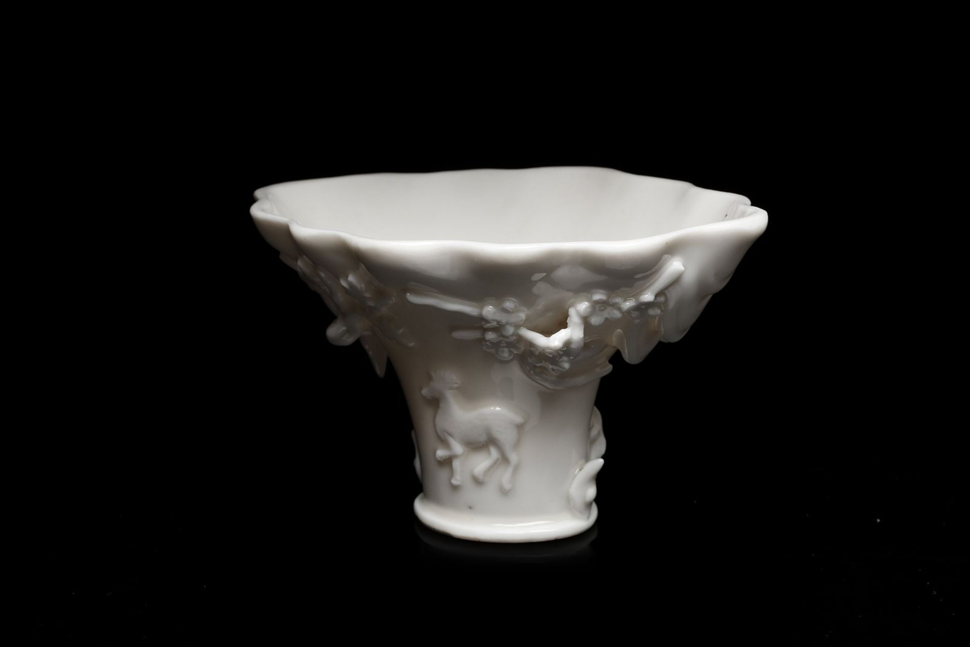 Arte Cinese A blanc de Chine libation cup China, 19th century .