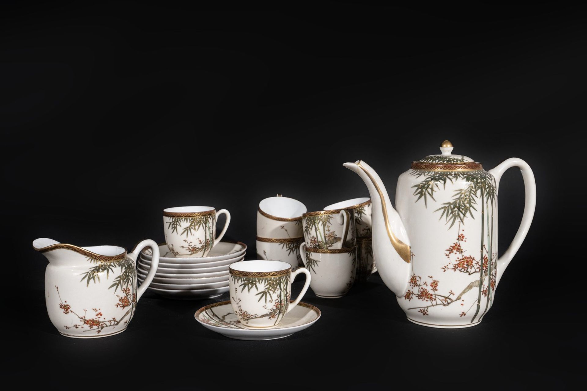ARTE GIAPPONESE An eight cover white porcelain coffee serviceJapan, 19th century .