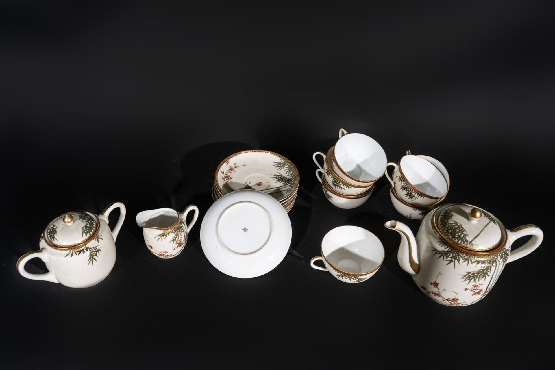 ARTE GIAPPONESE A white porcelain eight cover tea service Japan, 19th century . - Image 4 of 12
