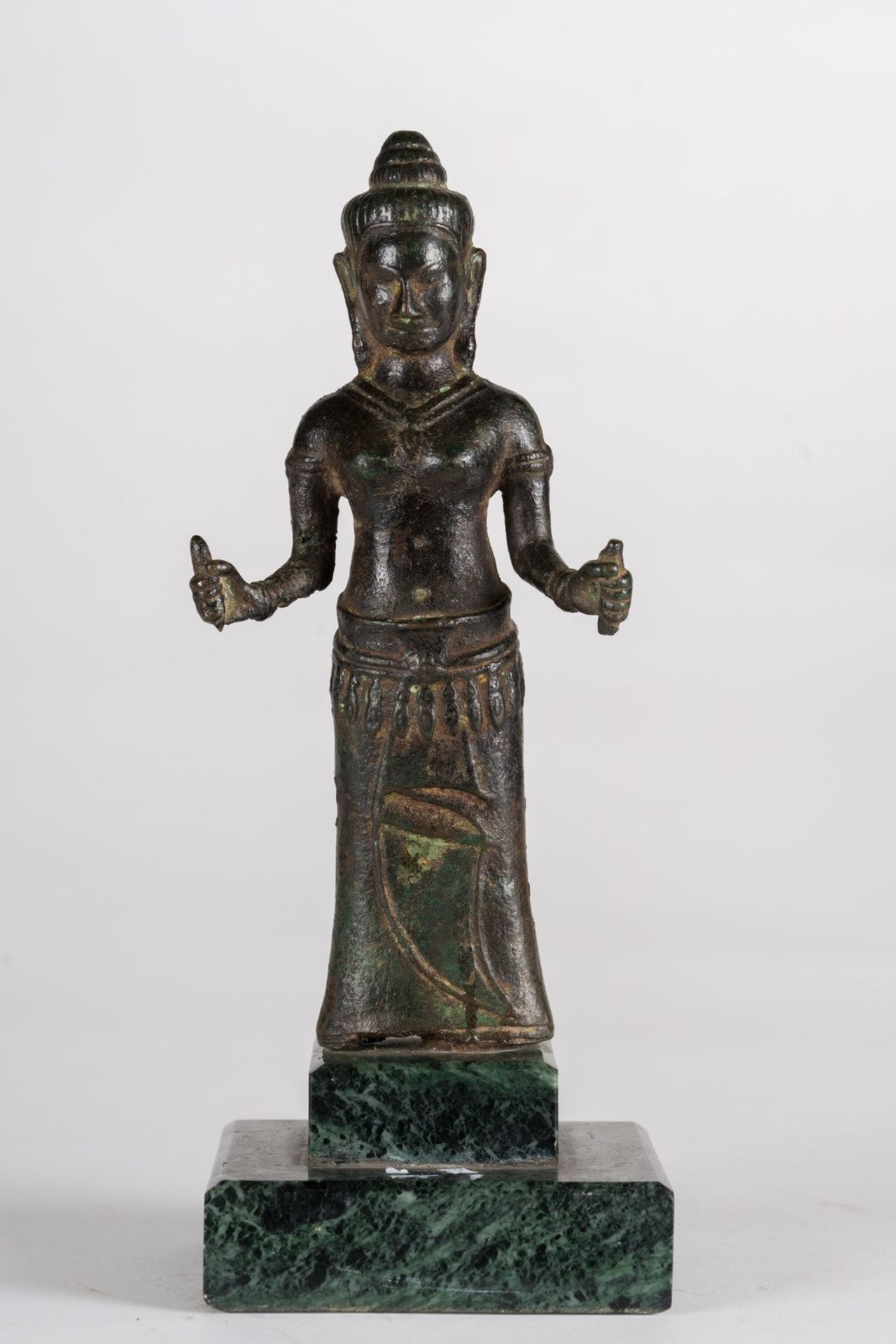 Arte Sud-Est Asiatico A bronze female deity figure Vietnam, Champa art, 12th century .