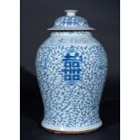 Arte Cinese A blu and white porcelain potiche painted with sprays and ideograms China, early 20th c