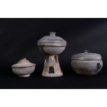 Arte Sud-Est Asiatico A group of three dark earthenware vesselsKorea, Silla period, 1st century b.C