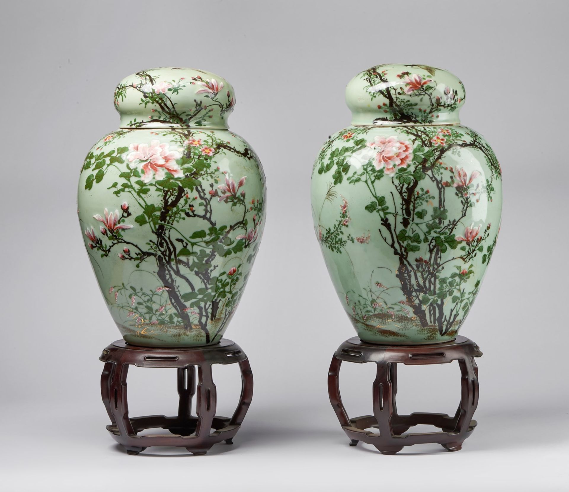 Arte Cinese A pair of porcelain potiches over celadon groundChina, early 20th century .