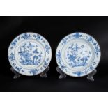 Arte Cinese A pair of blue and white porcelain dishes painted with floral motifsChina, Kangxi perio