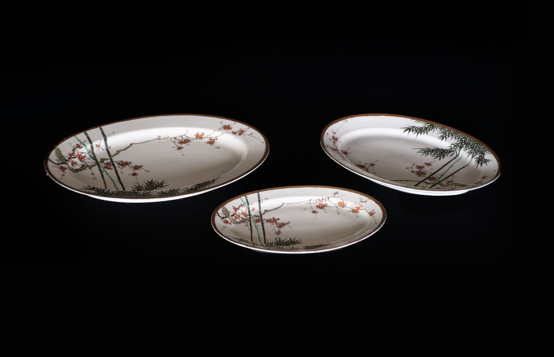 ARTE GIAPPONESE A group of white porcelain chargers and tableware Japan, 19th century . - Bild 4 aus 6