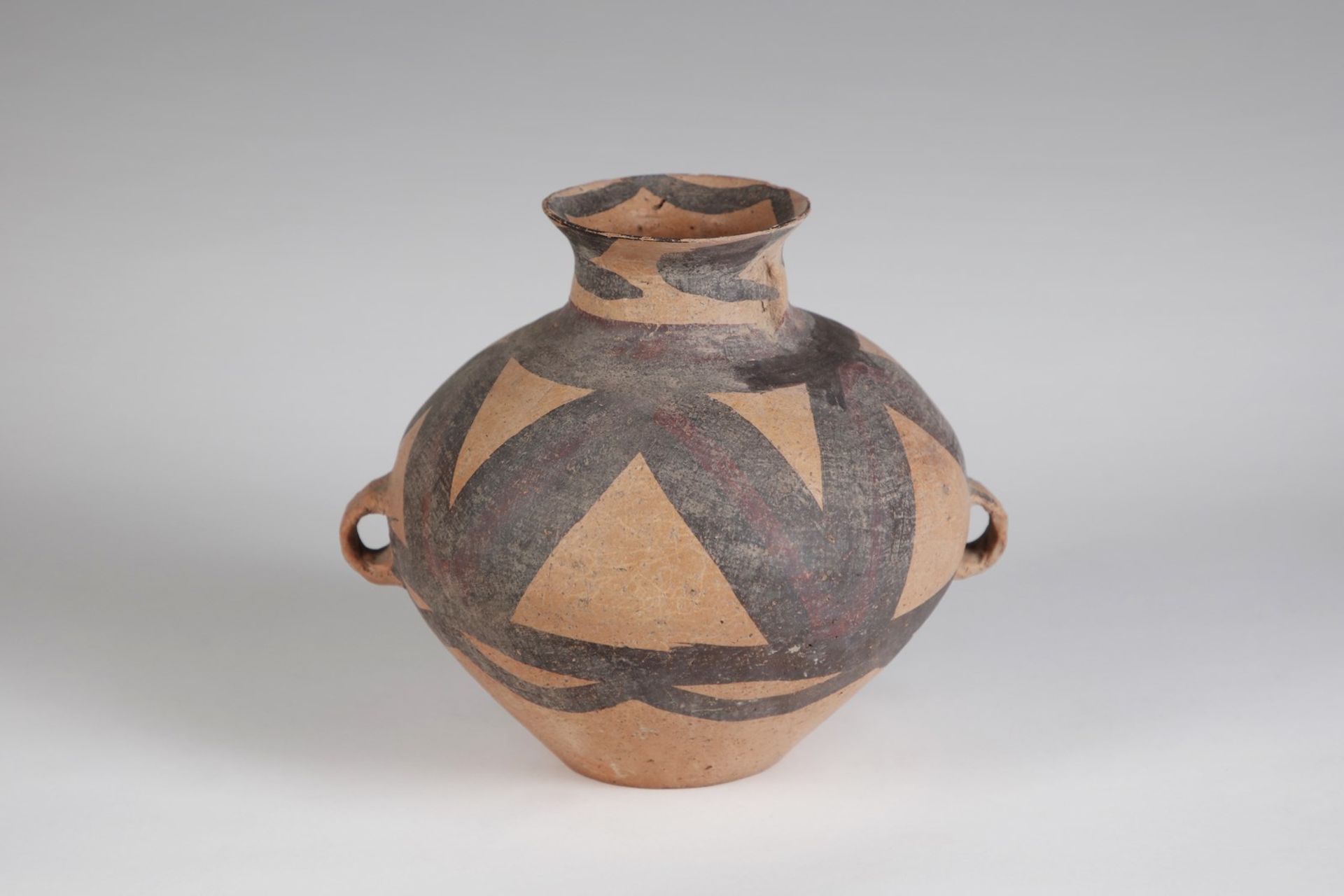 Arte Cinese An earthenware jar (guan) China, Majiayao Culture, Machang phase, 2359-2050 b.C..