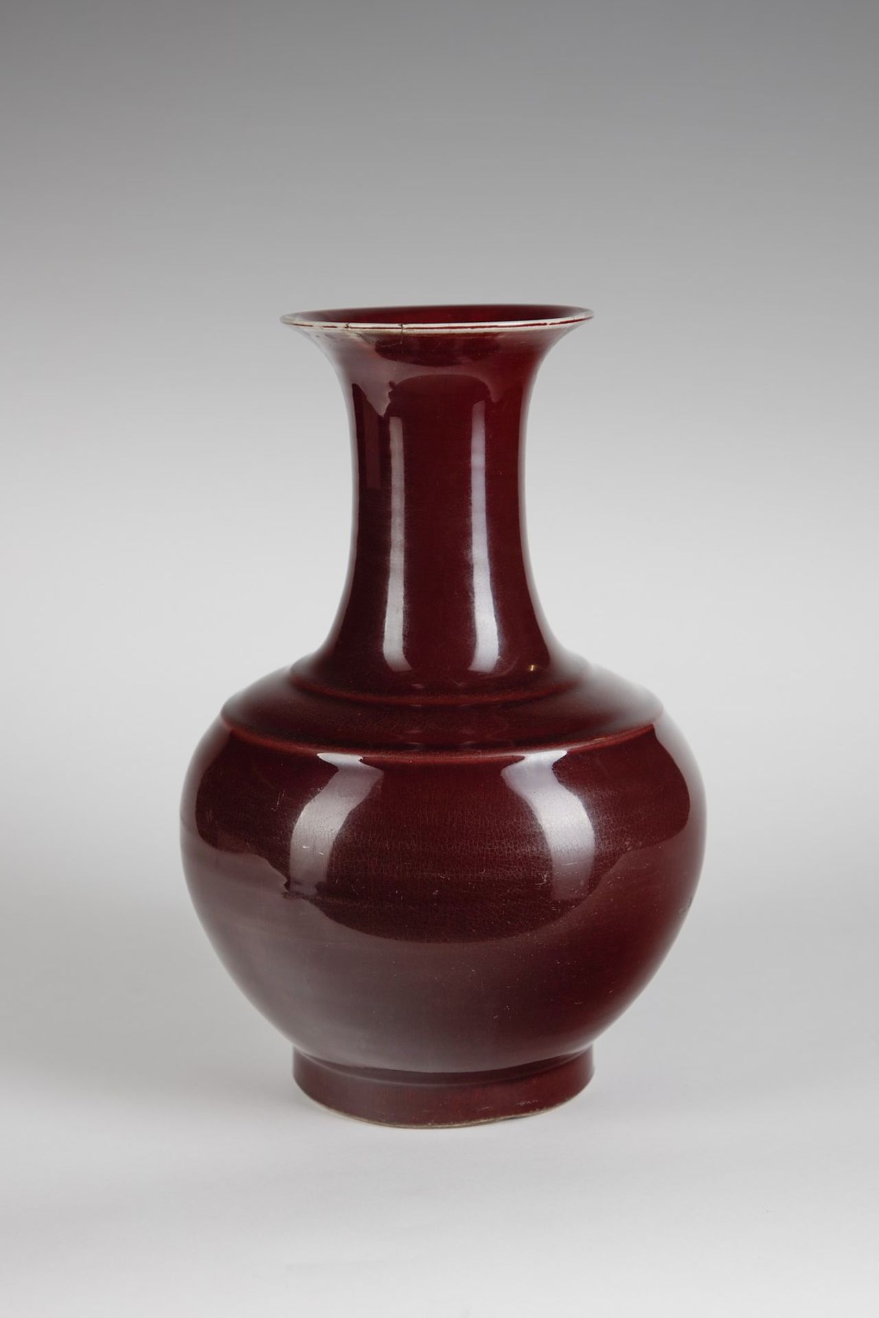 Arte Cinese A sang de boeuf porcelain vase China, Qing dynasty, 19th century .