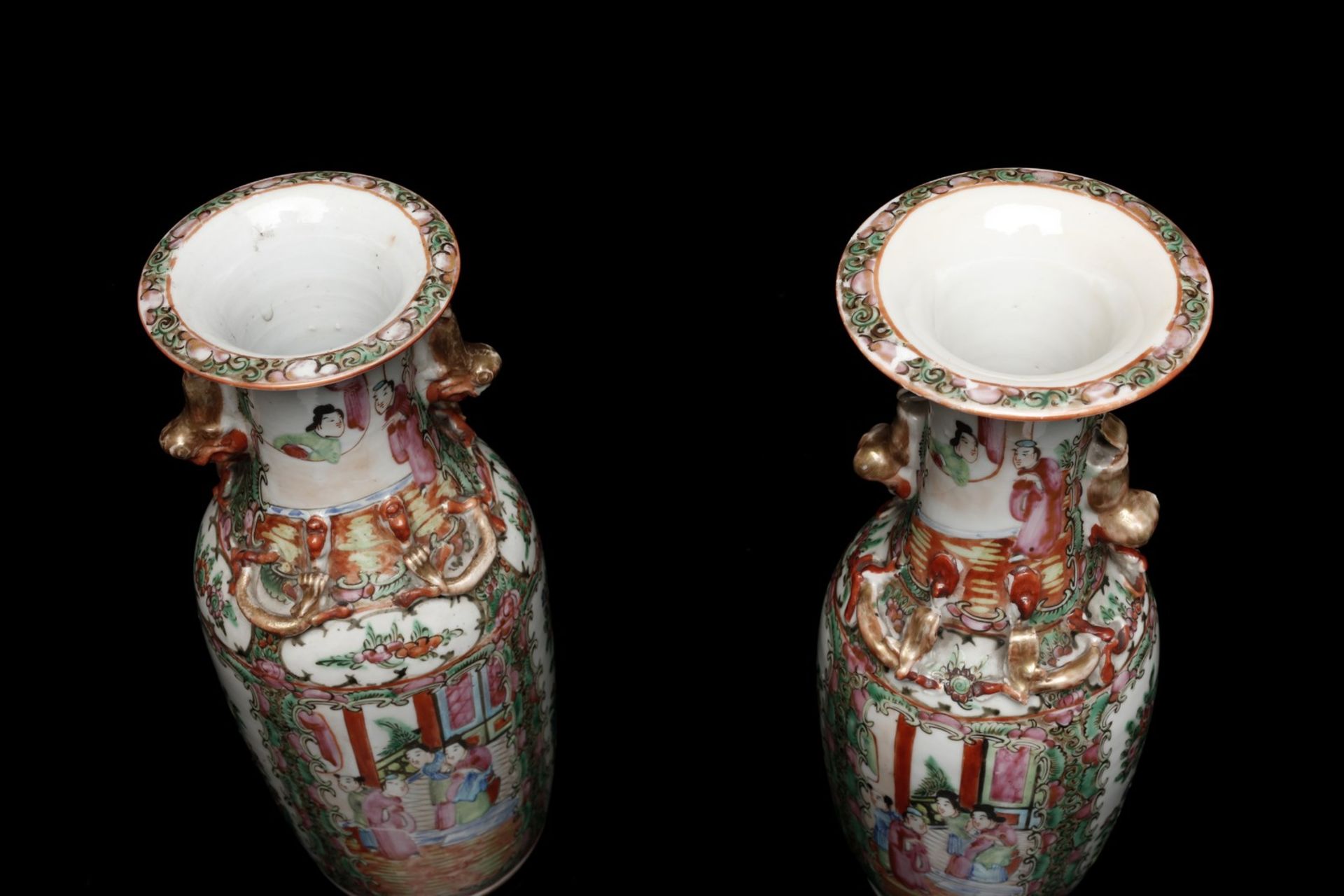 Arte Cinese Two Canton porcelain vases China, 19th century . - Bild 3 aus 3