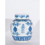 Arte Cinese A blue and white porcelain vase painted with floral motifs and bearing a double circle