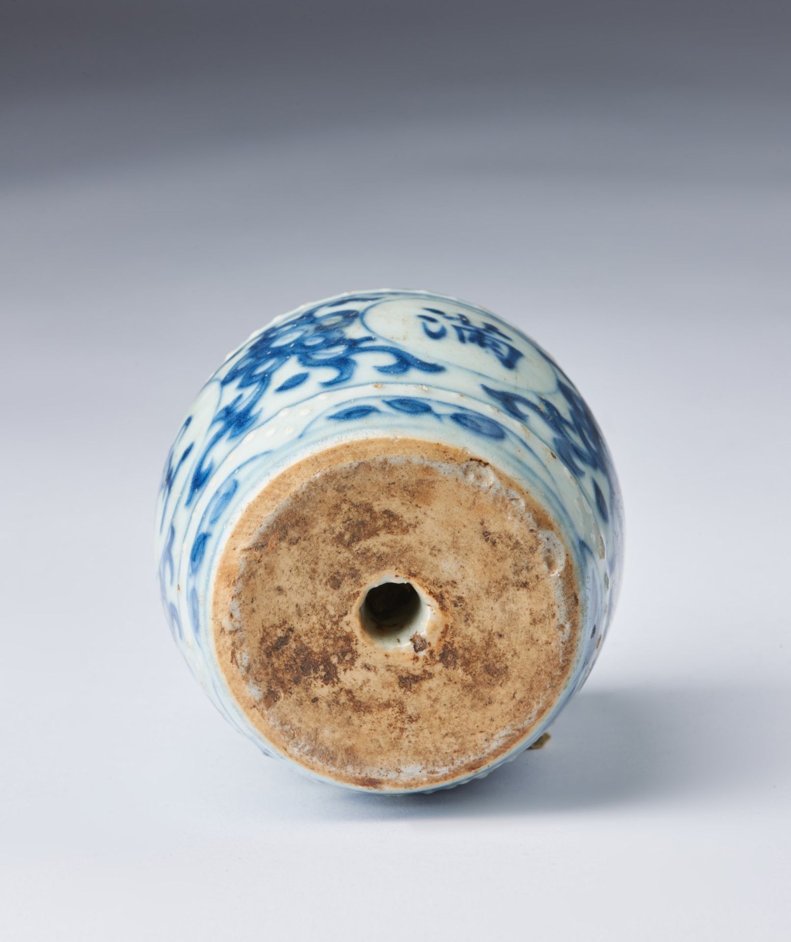 Arte Cinese A blue and white porcelain barrel shaped incense-stiks holder China, Qing dynasty, 17th - Bild 4 aus 4