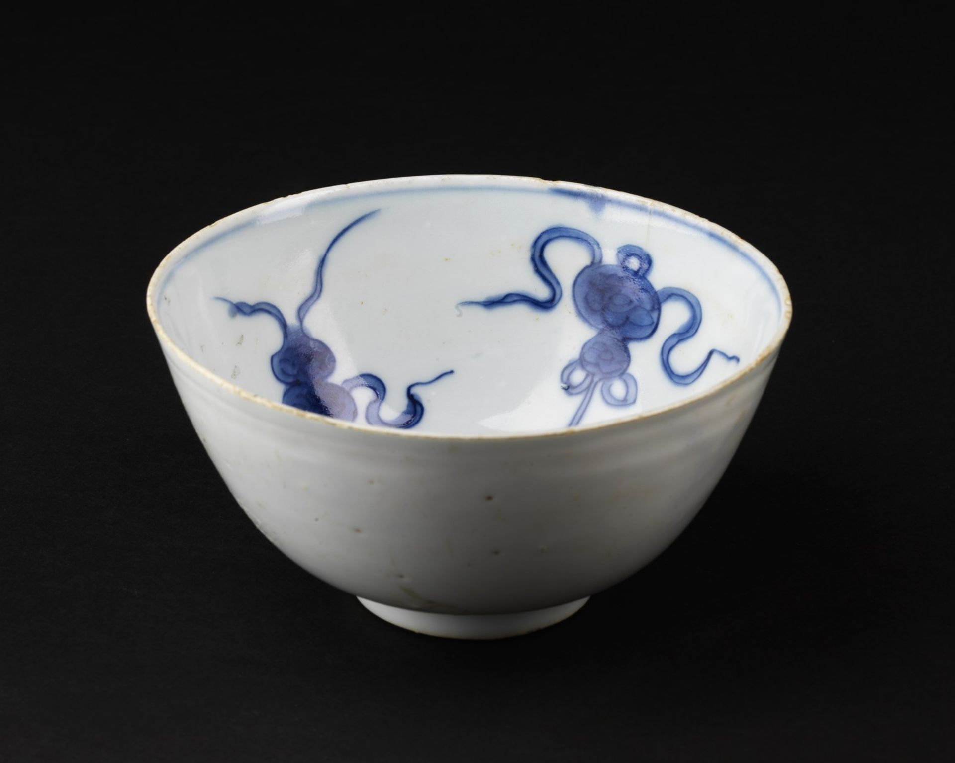 Arte Cinese A blue and white porcelain bowl painted with double gourd motif and bearing a jade pavi - Image 2 of 3