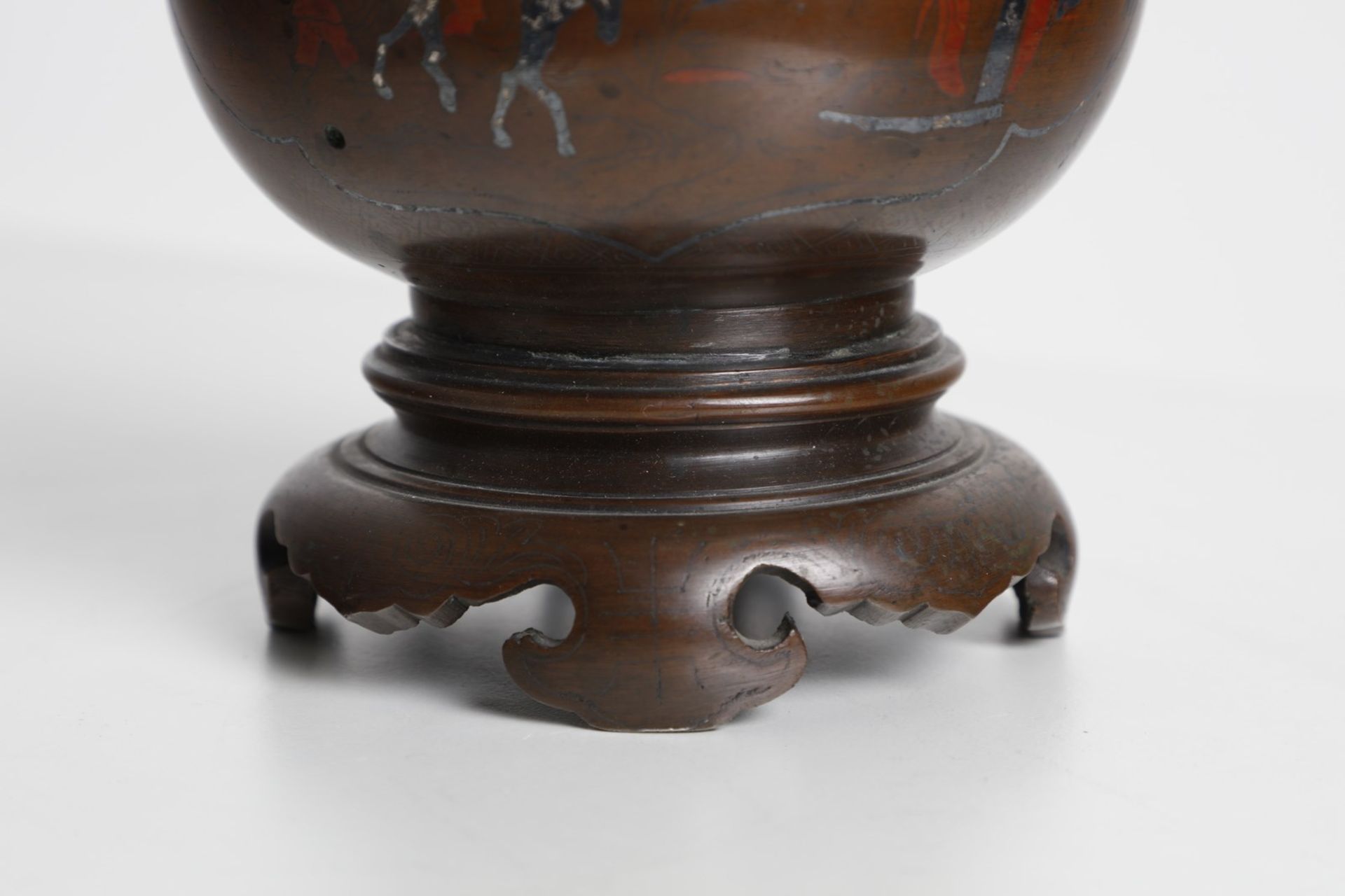 ARTE GIAPPONESE A bronze vase decorated with silver and copper inlays Japan, 19th century . - Image 3 of 4