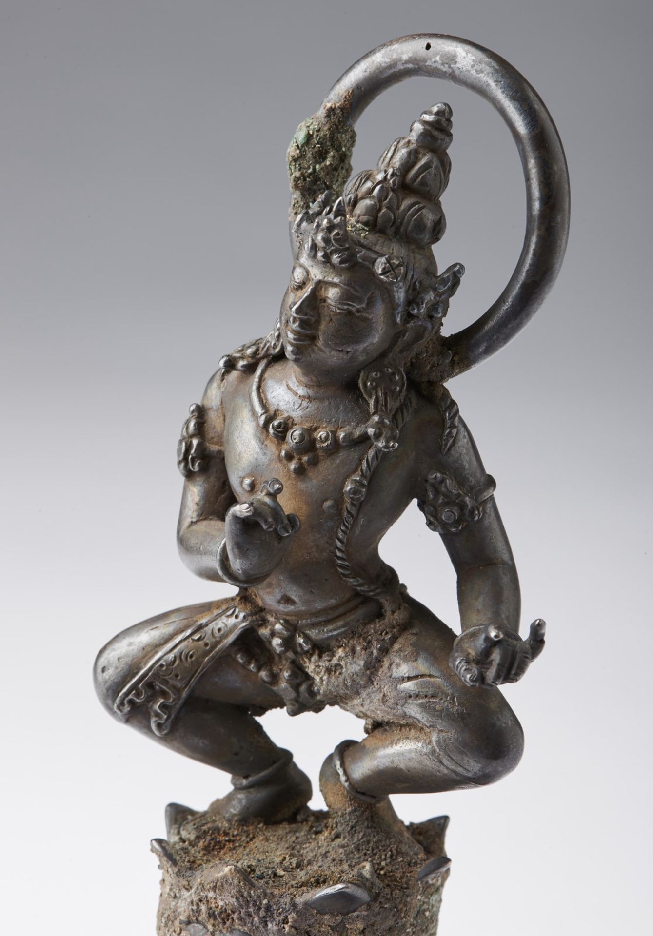 Arte Sud-Est Asiatico A silver Balakrishna figure Indonesia, 10th century . - Image 4 of 5