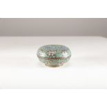 Arte Cinese A round metal cloisonné box and cover with incised spurious four characters Qianlong ma