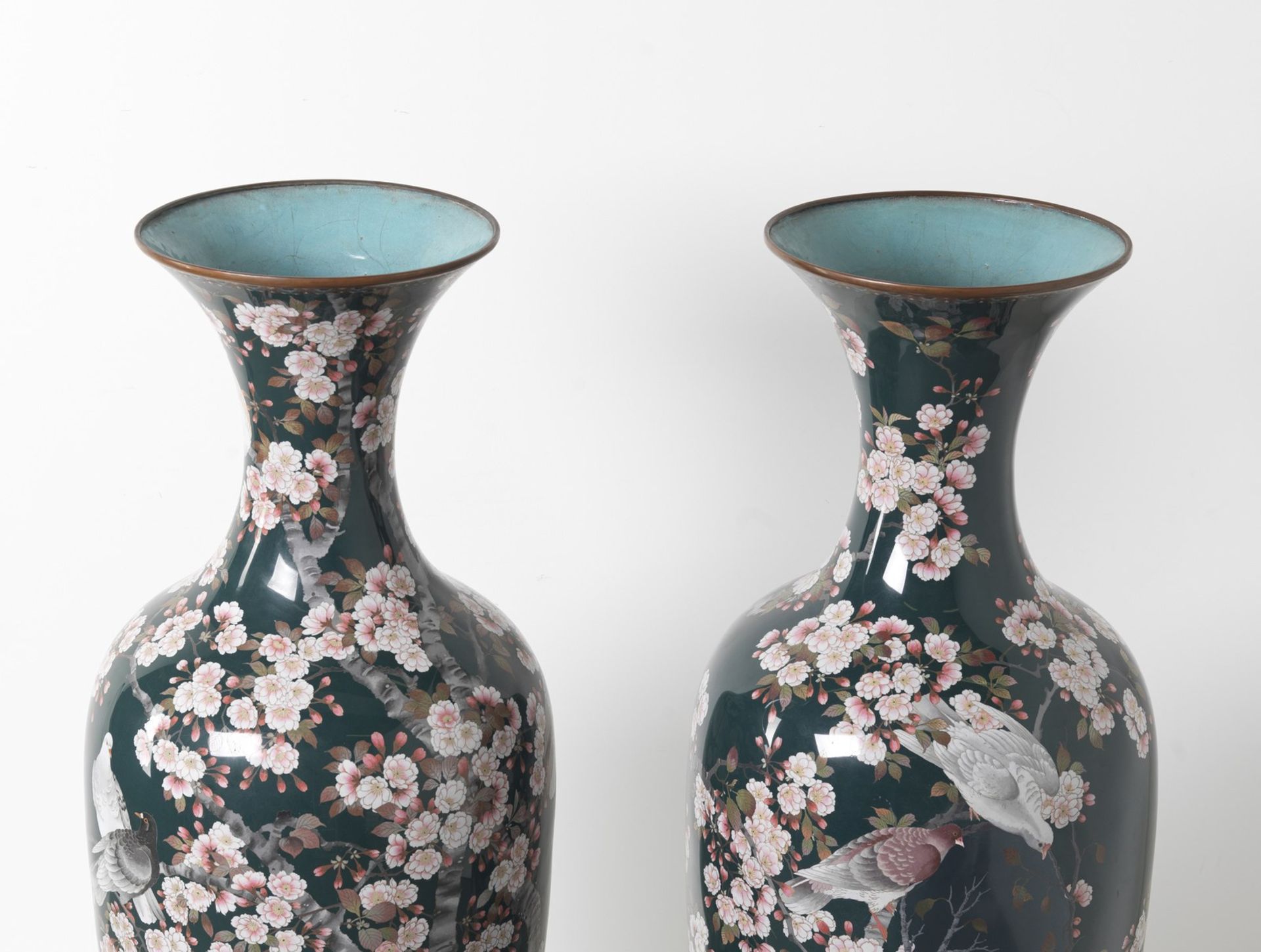 ARTE GIAPPONESE A pair of monumental cloisonnè vases Japan, Meiji/Taisho period, 19th-20th century - Image 5 of 5