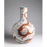 Arte Cinese A large tianchuping porcelain vase decorated with dragon and phoenix China, late 19th-e