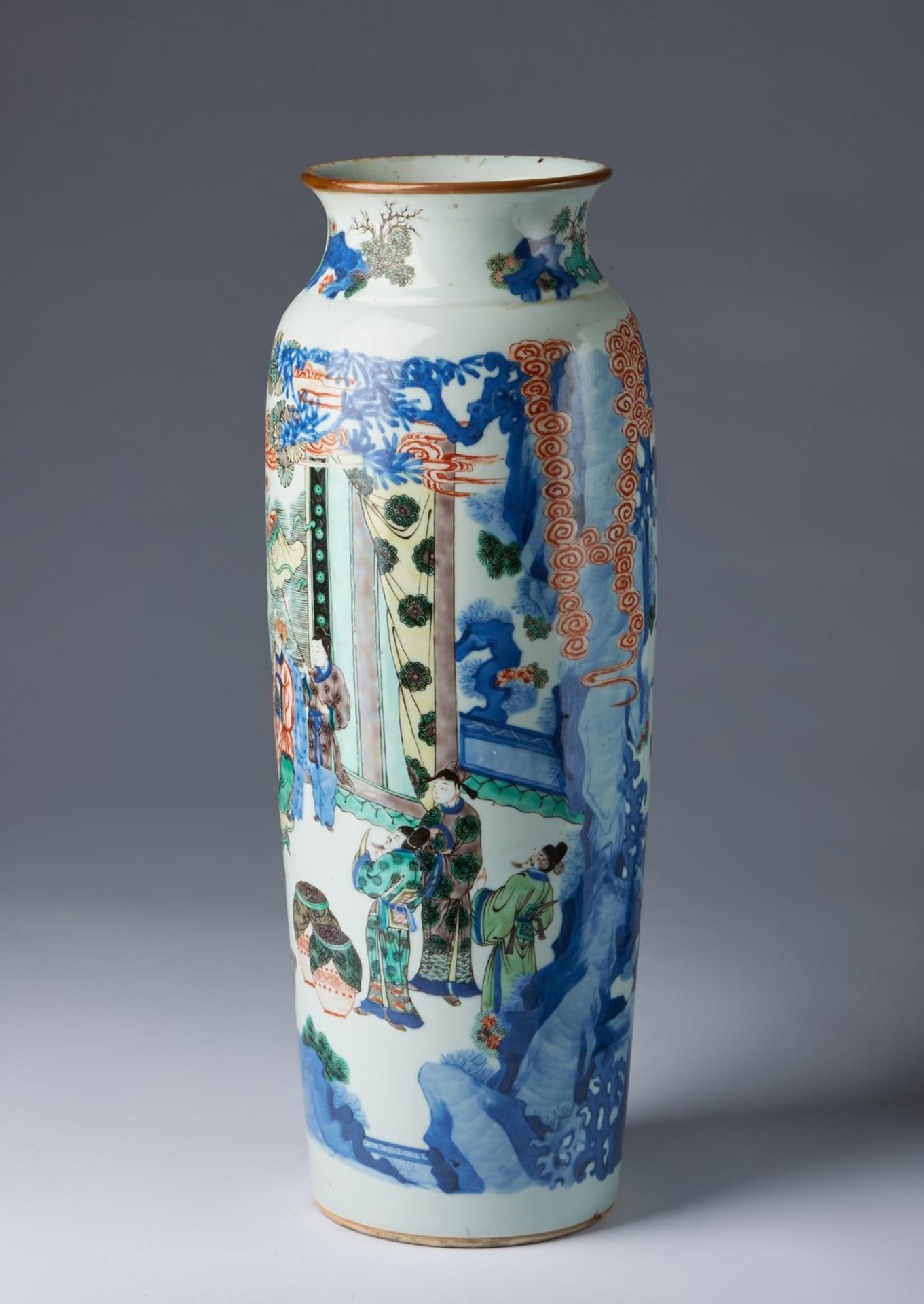 Arte Cinese A wucai porcelain rouleau vase China, Qing dynasty, 18th century . - Image 3 of 4