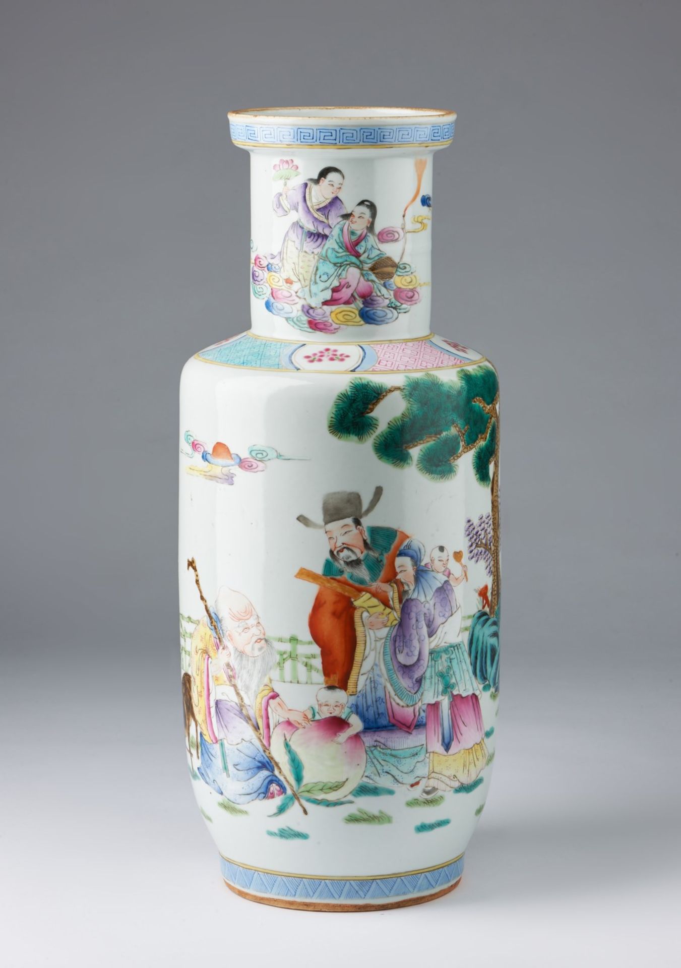 Arte Cinese A rouleau famille rose porcelain vase painted with Shulao and auspicious symbols China,