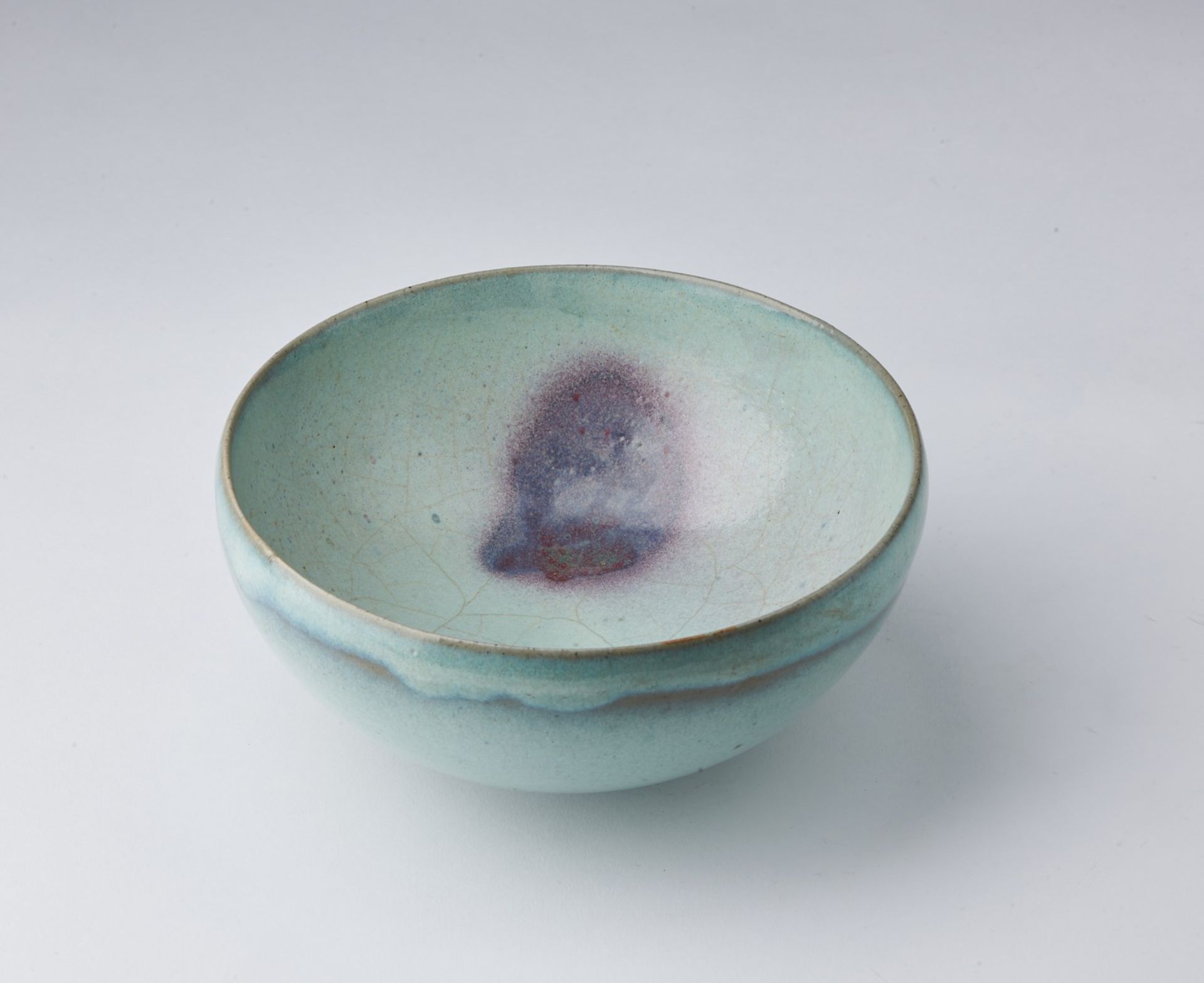 Arte Cinese A splashed lavender-glazed "jun" bowl China, 19th century or earlier . - Image 2 of 3