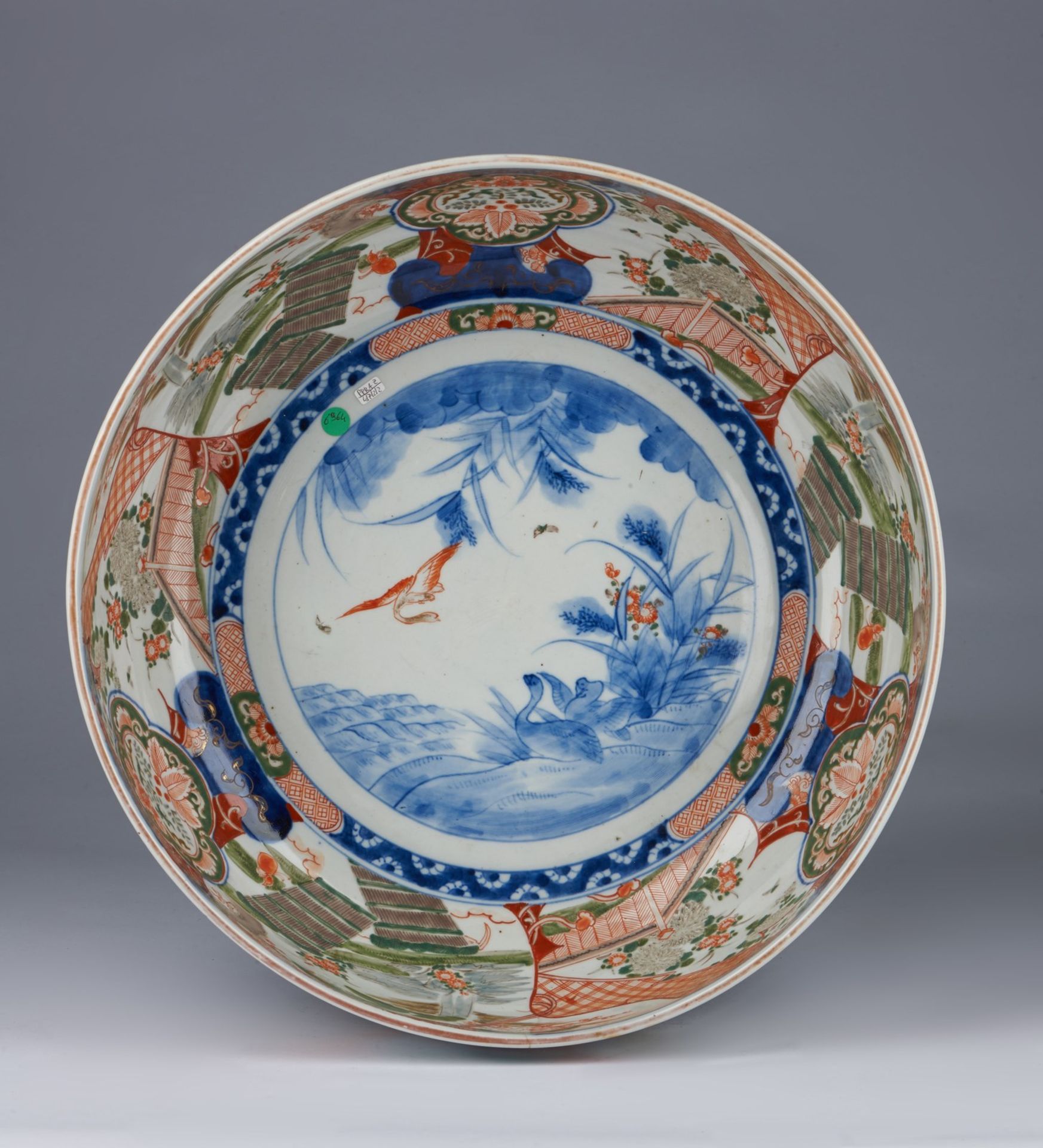 ARTE GIAPPONESE A large Imari porcelain basin Japan, 19th century . - Bild 2 aus 4