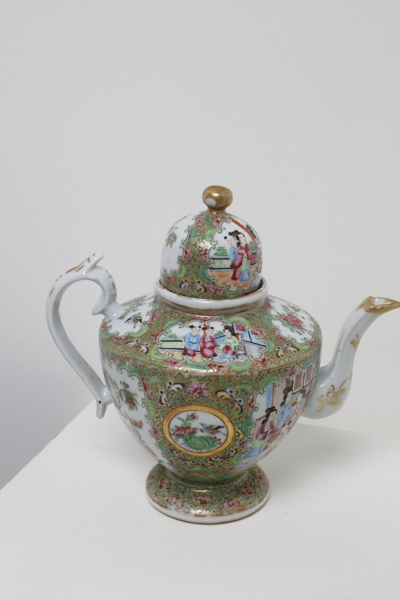 Arte Cinese A Canton porcelain tea set China, Qing dynasty, 19th century . - Image 2 of 7