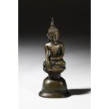 Arte Sud-Est Asiatico A bronze figure of Buddha Burma, 17th century .